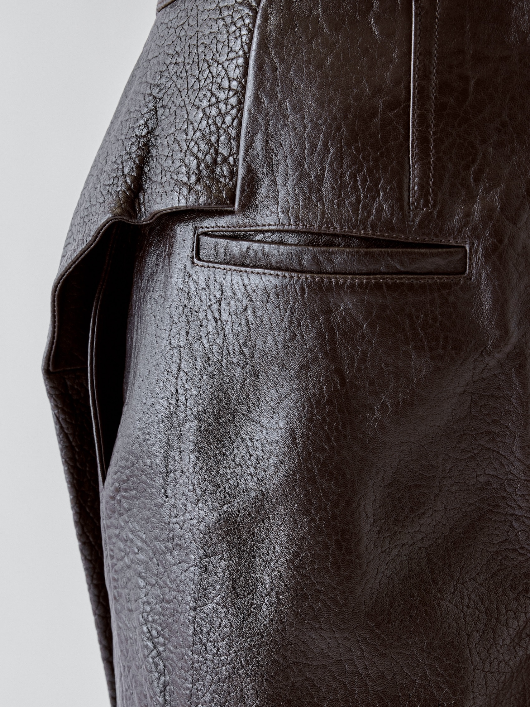 LE SHORT CUBISTO CUIR