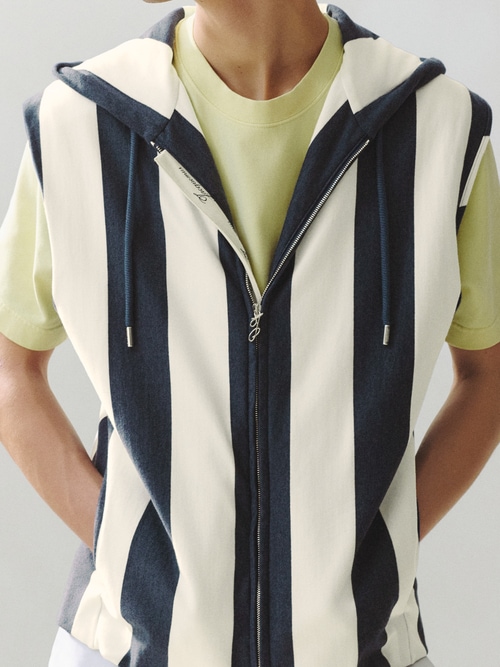 Die Marini&egrave;re Weste mit Kapuze