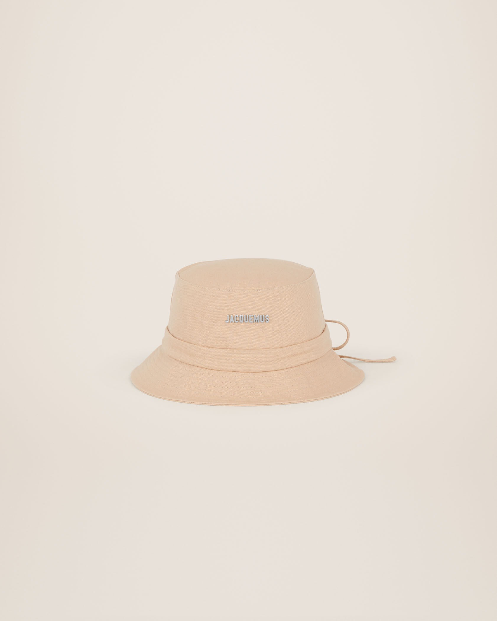Le bob Gadjo by JACQUEMUS | Official 
