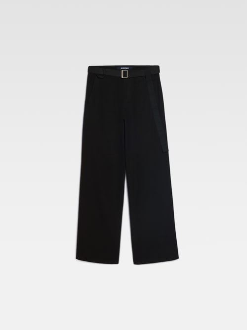 Los pantalones Marrone