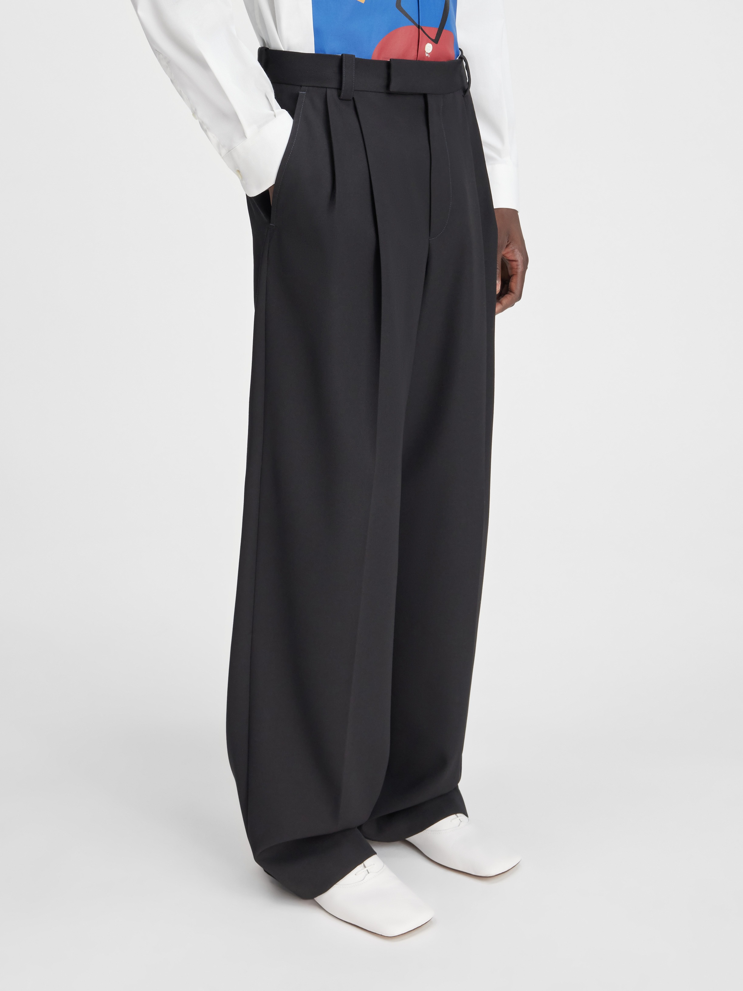 LE PANTALON TITOLO