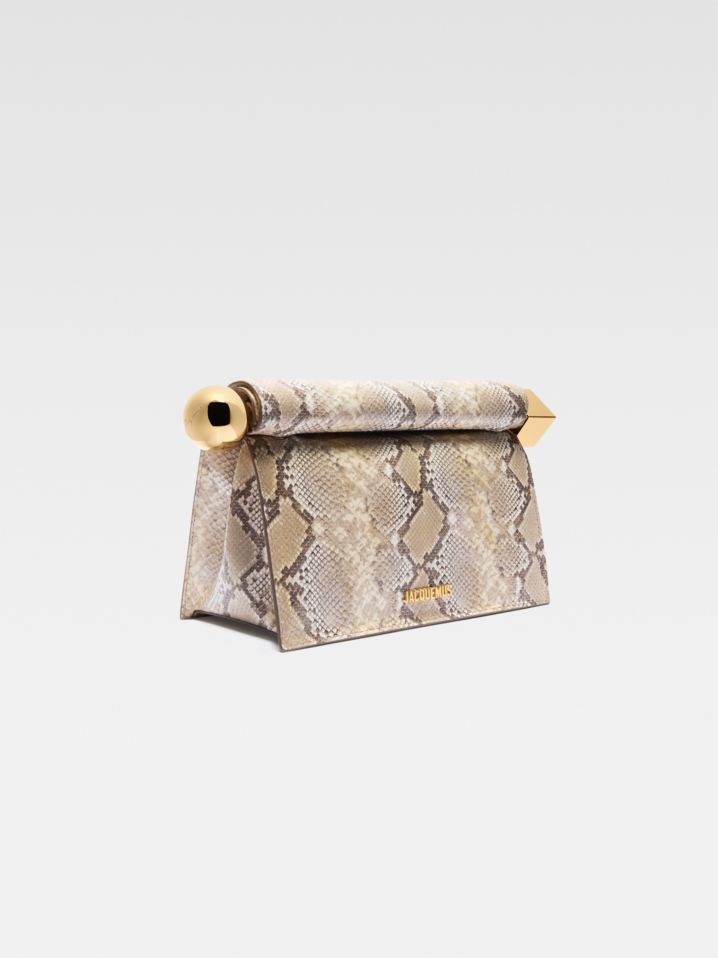 LA POCHETTE ROND CARRE