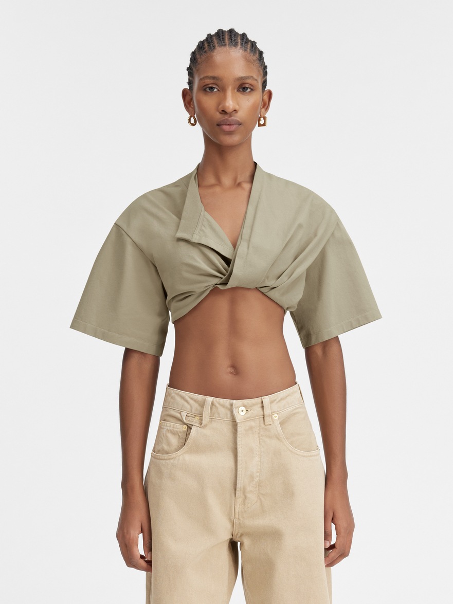 Jacquemus Le T-shirt Bahia Court Top In Khaki
