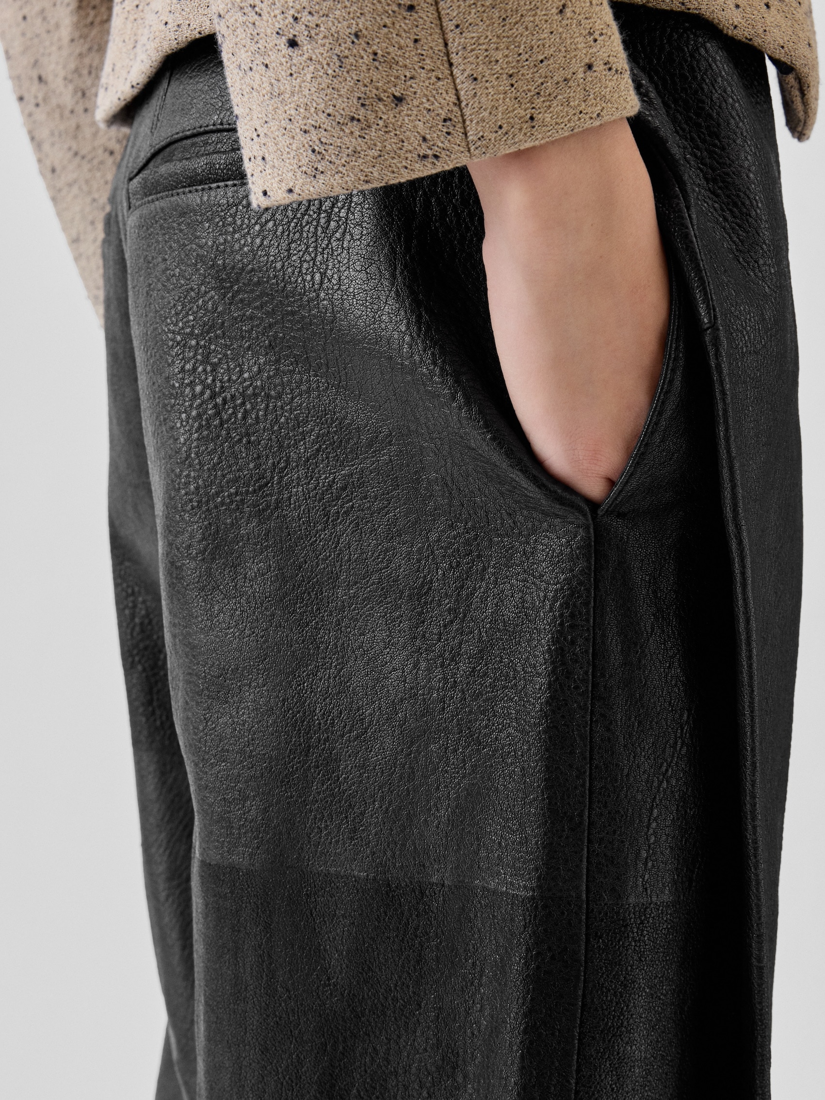 LE SHORT CUBISTO CUIR