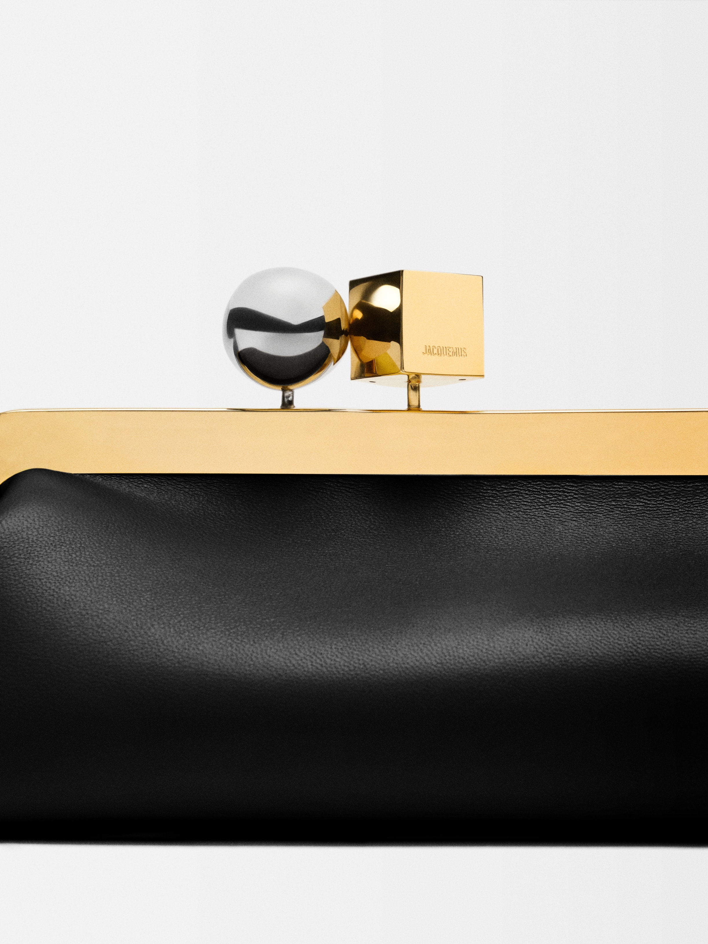 LA POCHETTE SALON