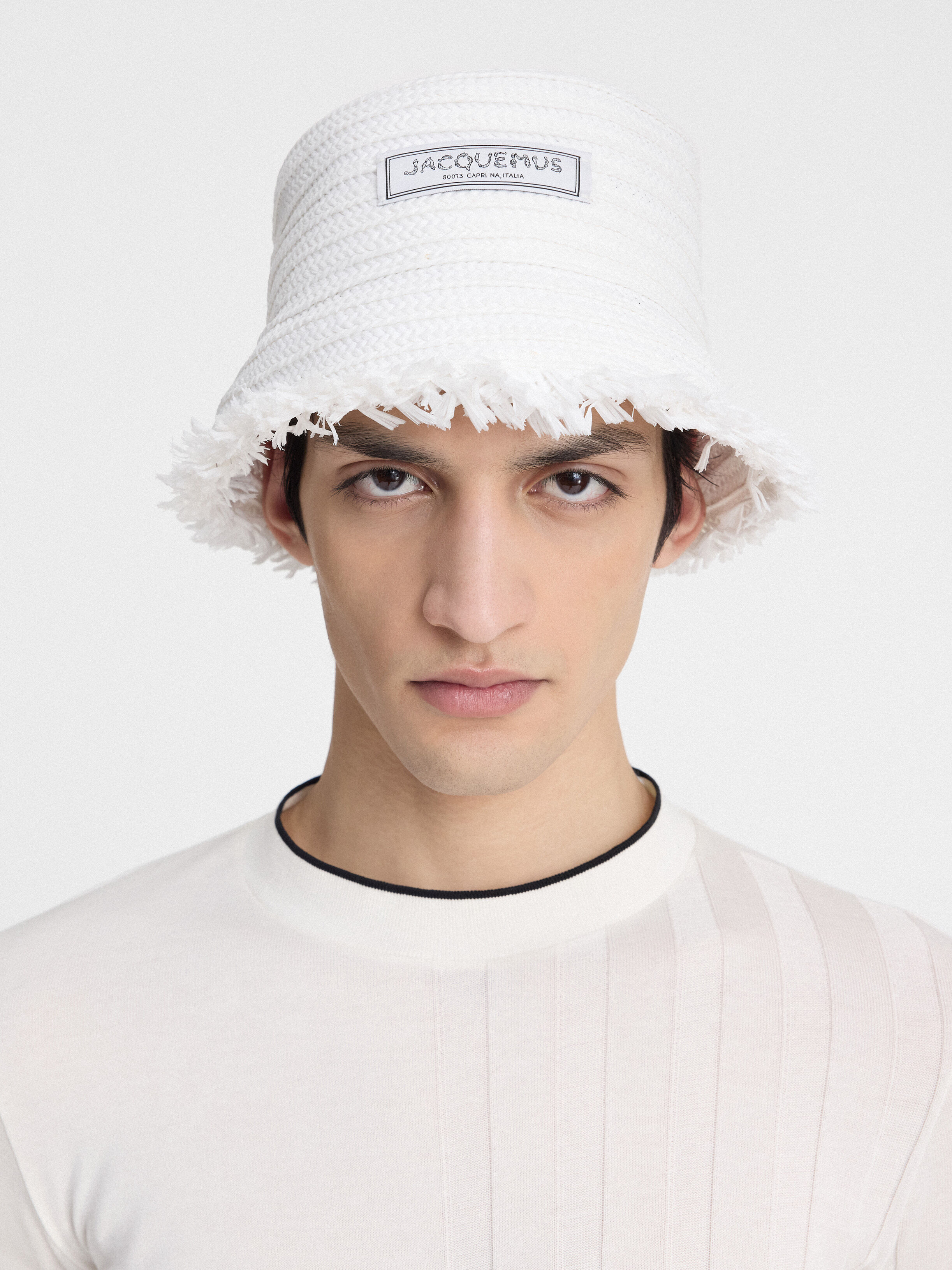 JACQUEMUS バケットハット ホワイト The Bacino bucket hat by JACQUEMUS | Official website