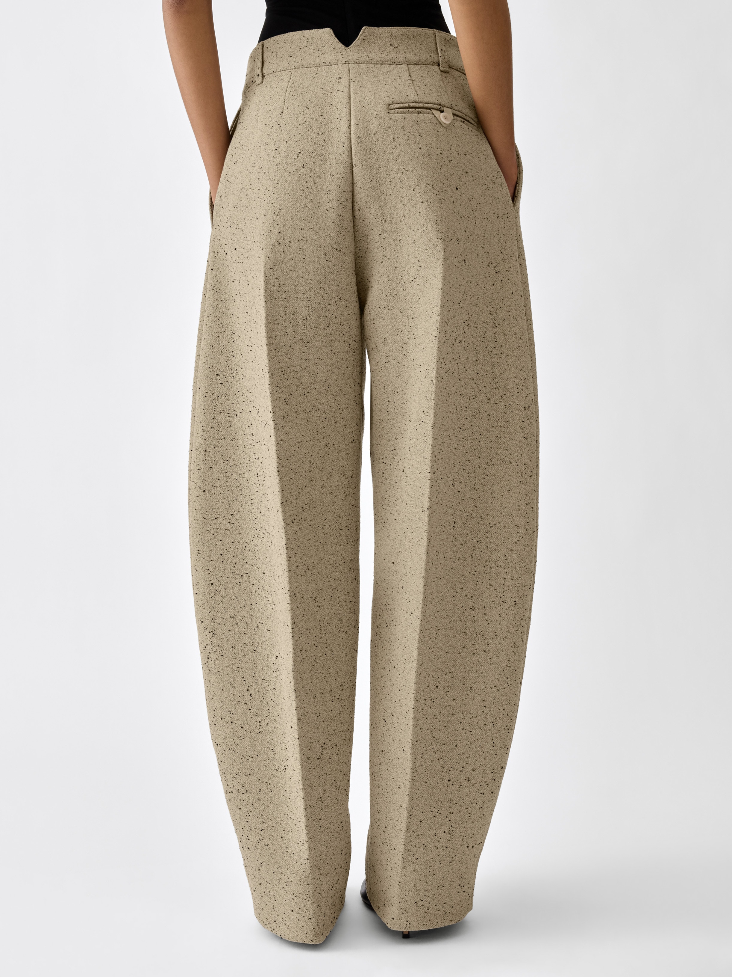 LE PANTALON OVALO