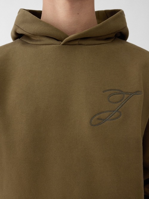 ロゴ入りパーカー