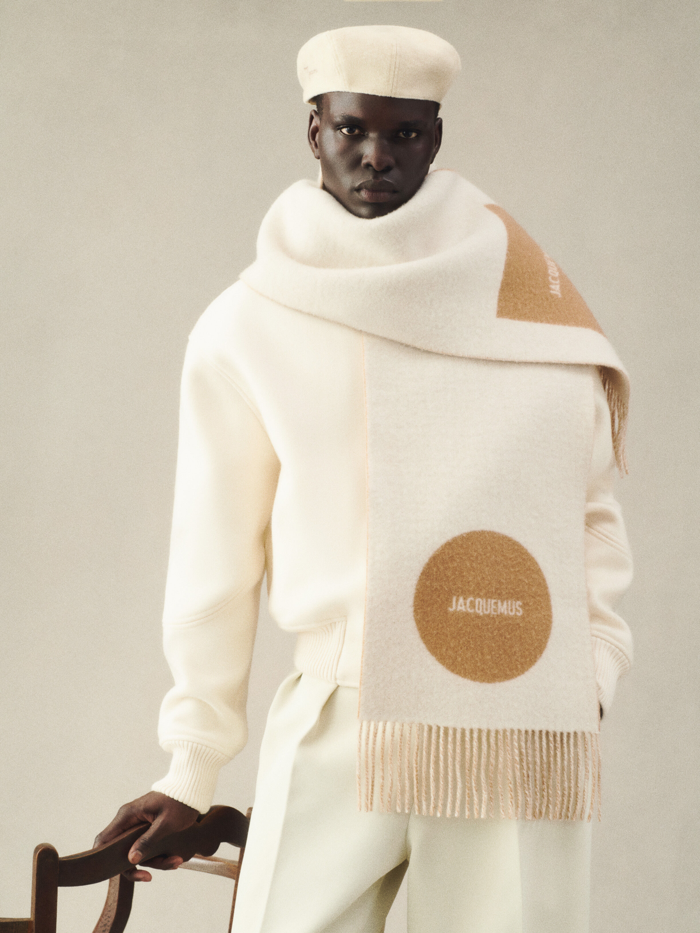 The Rond Carré scarf by JACQUEMUS | Official website
