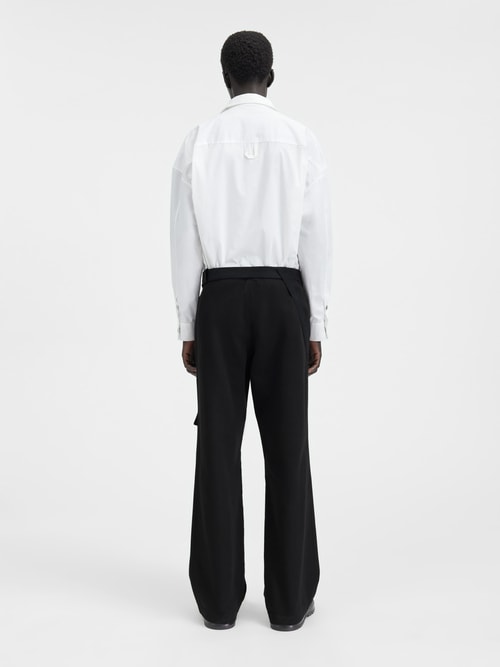 Los pantalones Marrone