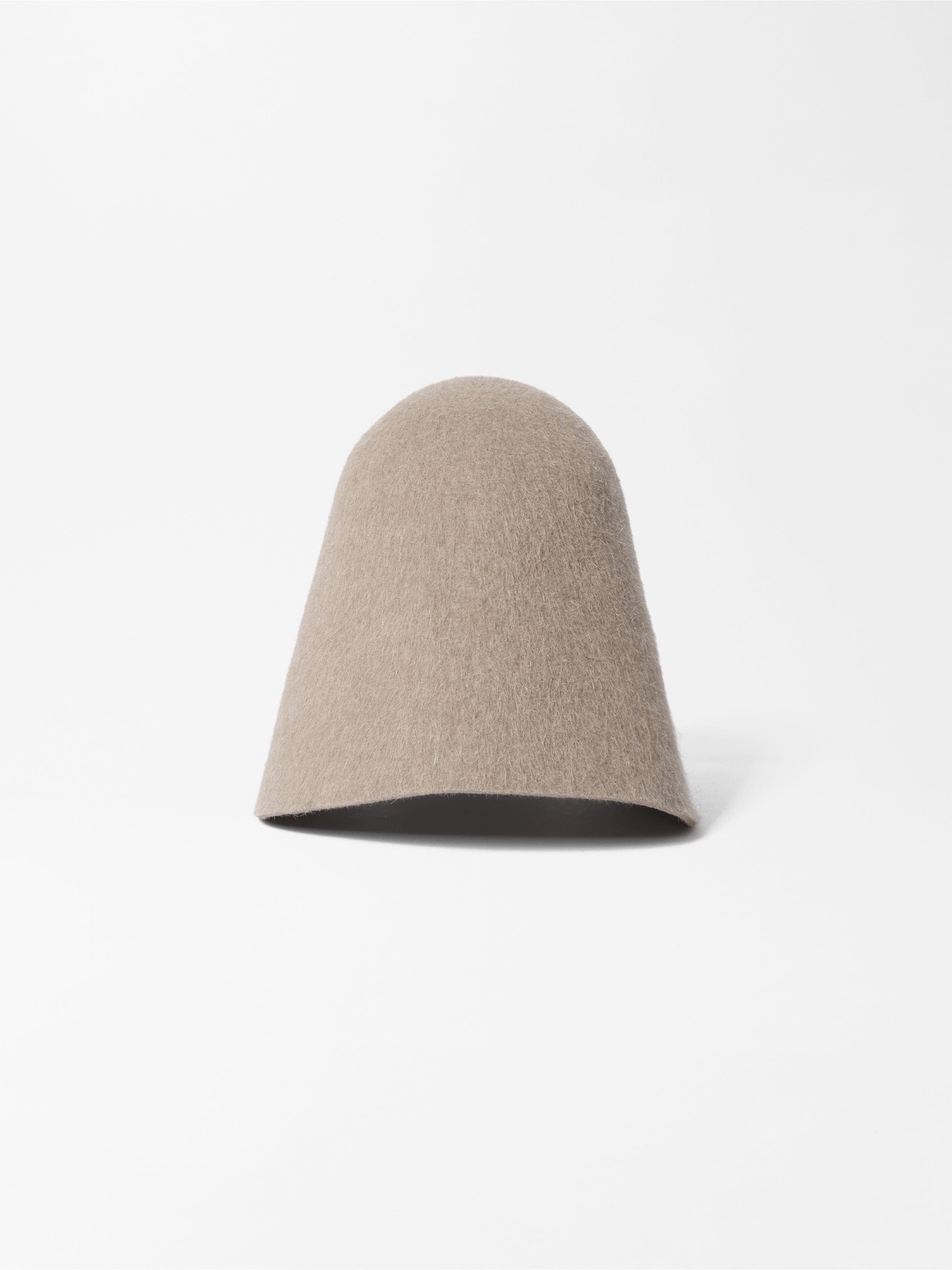 LE CHAPEAU CLOCHE