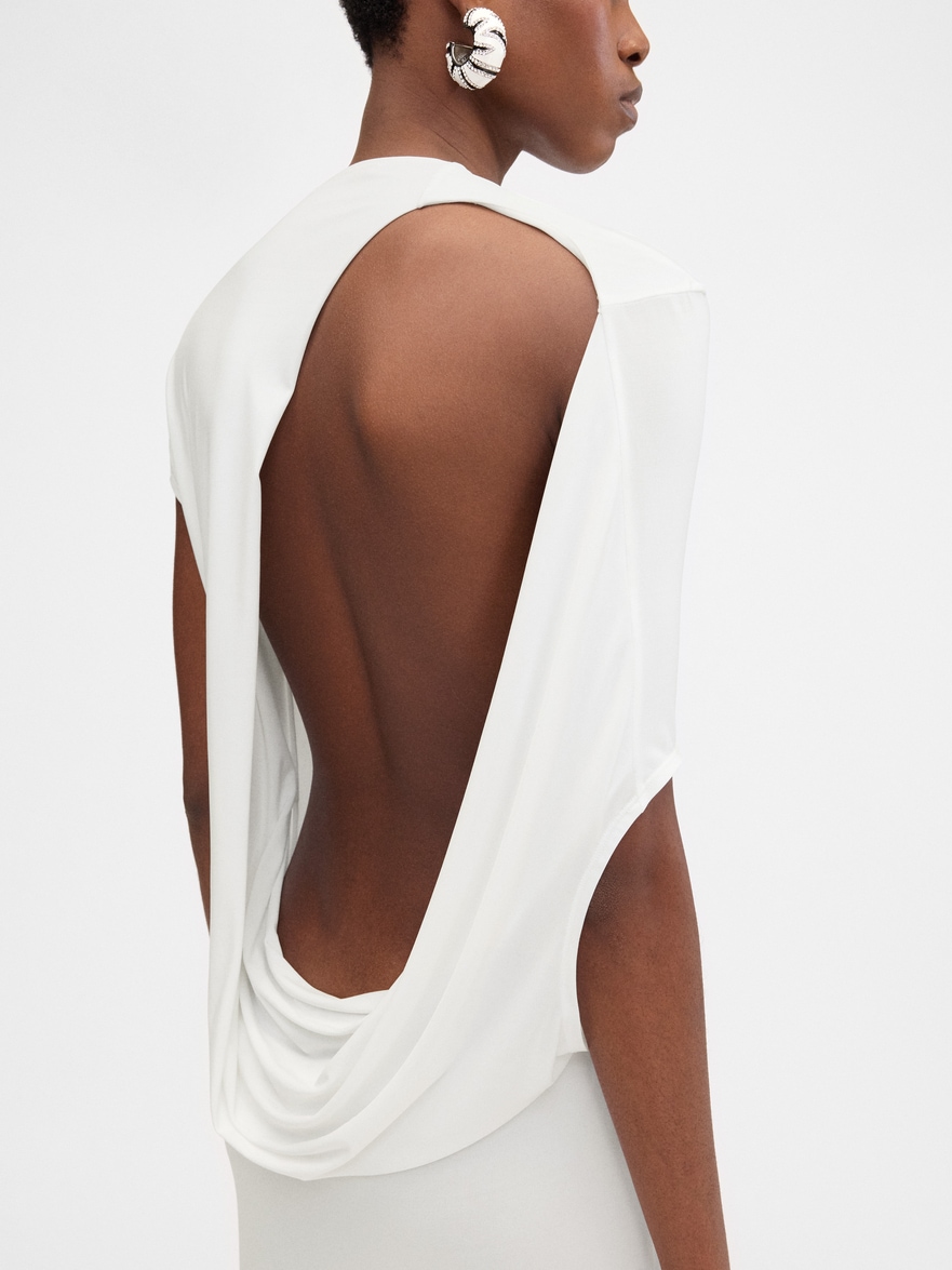 backless jacquemus dress Elevated with alluring backless silhouette, Jacquemuss Salerno Dress is designed to leave a lasting impression