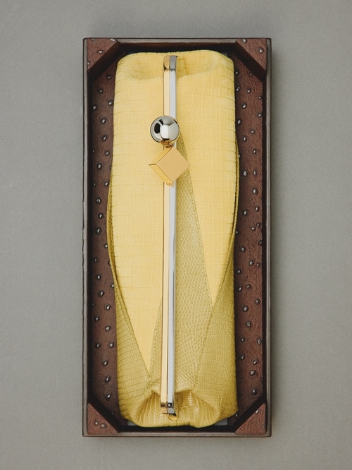 The Salon Ma&iuml;s clutch