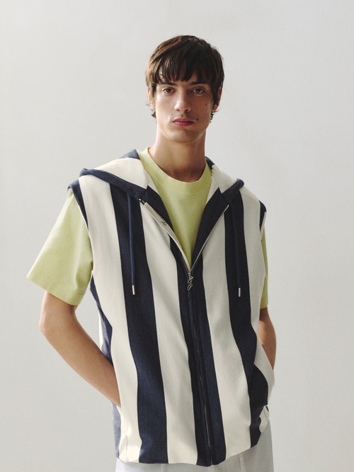 Die Marini&egrave;re Weste mit Kapuze