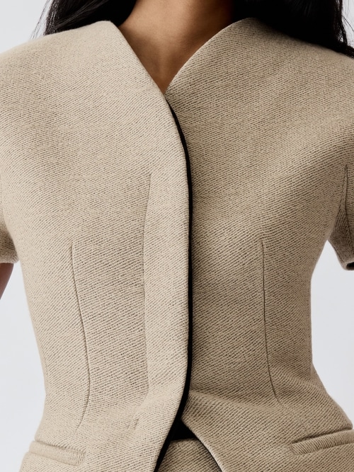 The Ovalo short-sleeve jacket