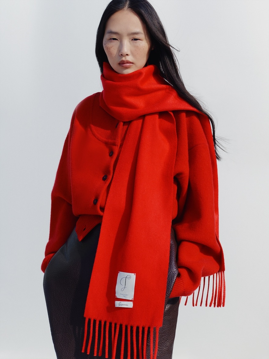 The Cavallo scarf by Jacquemus