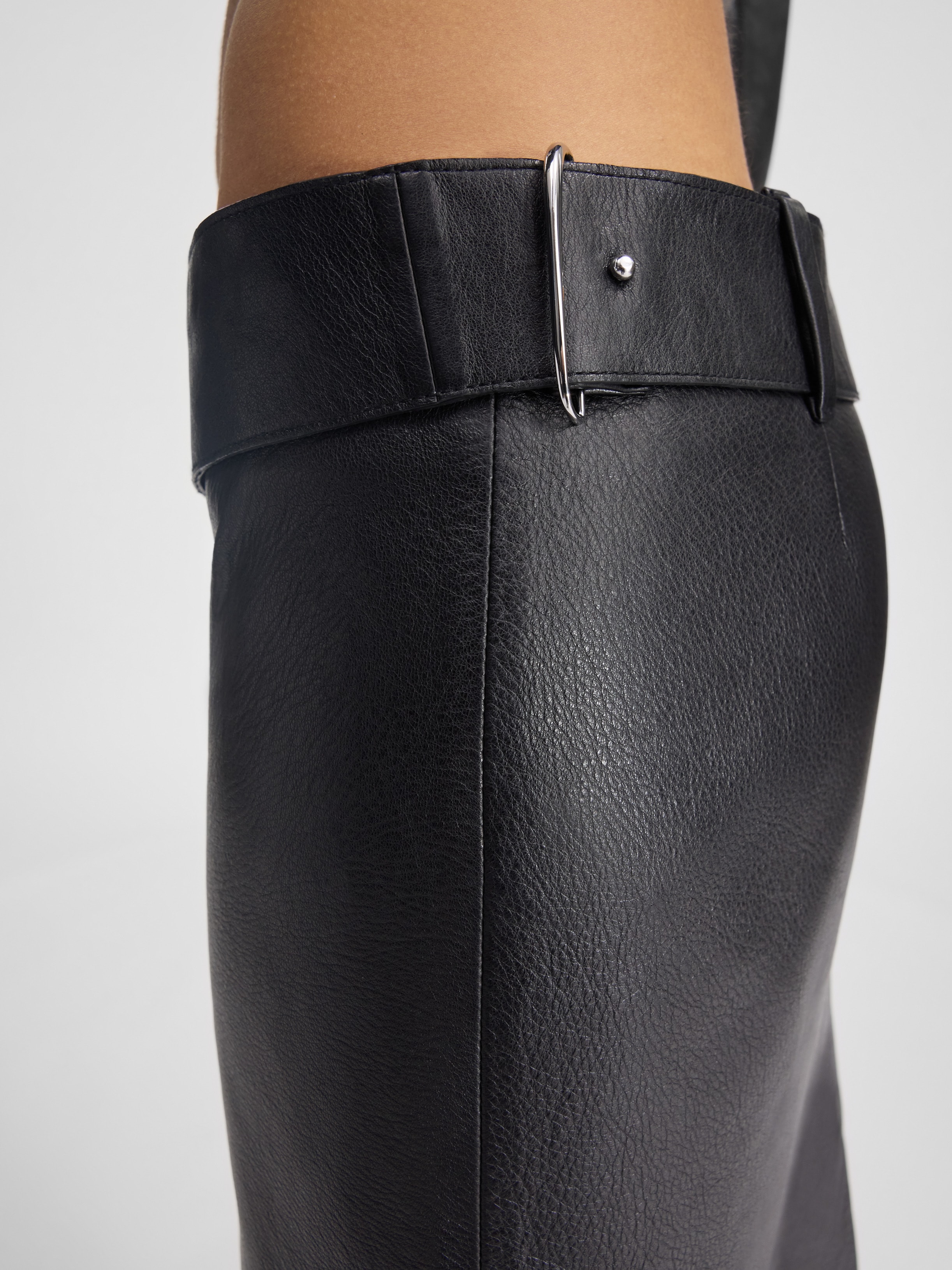 LA JUPE OBRA CUIR