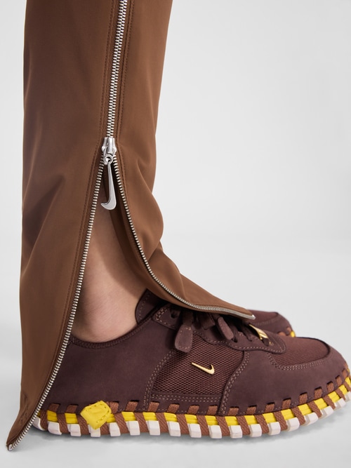 Die JACQUEMUS+NIKE Hose