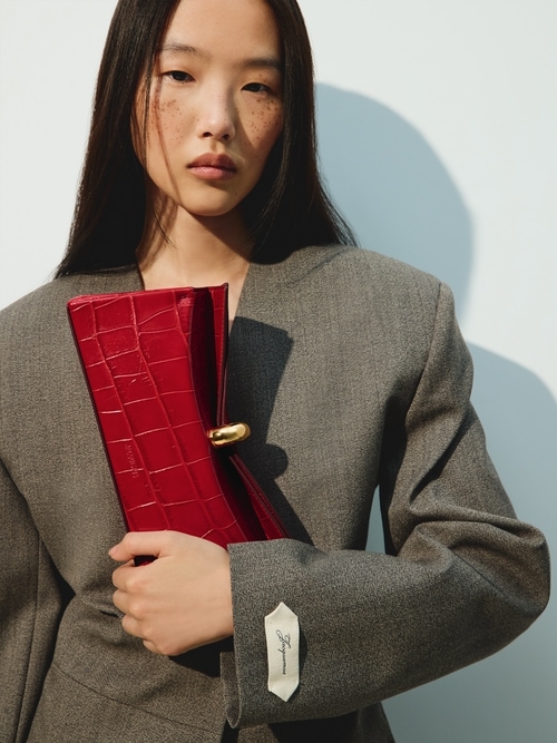 The Val&eacute;rie clutch