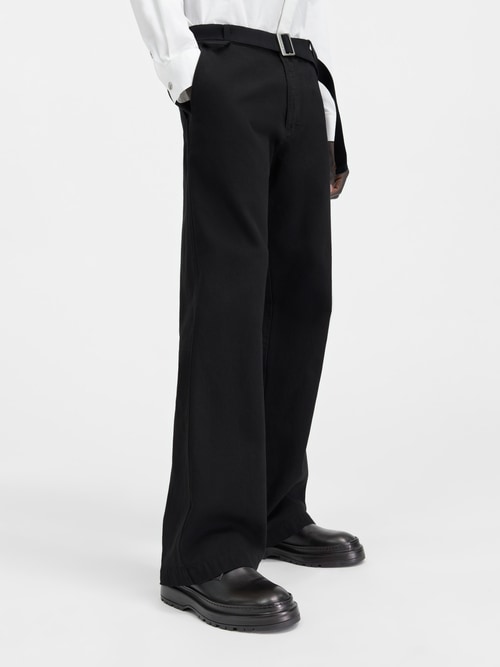 Los pantalones Marrone