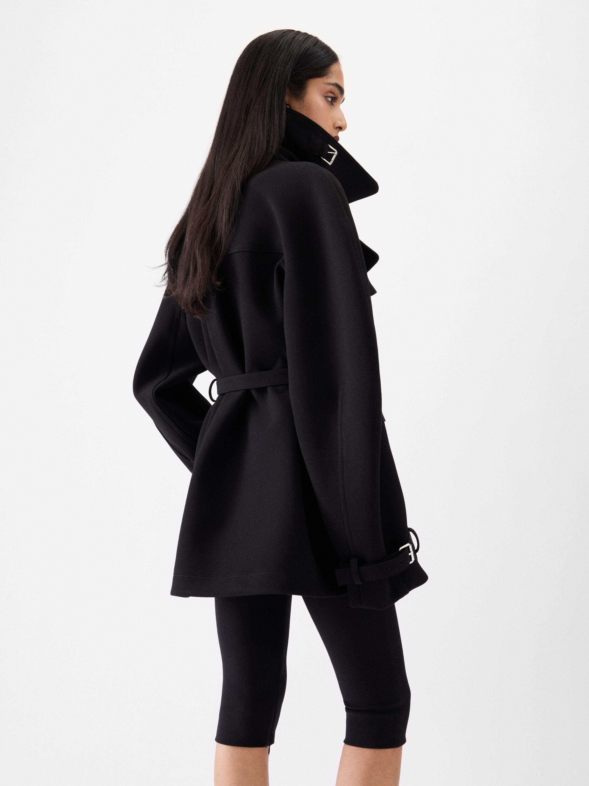 うめこ23CM The short Ovalo trench coat by JACQUEMUS | Official website