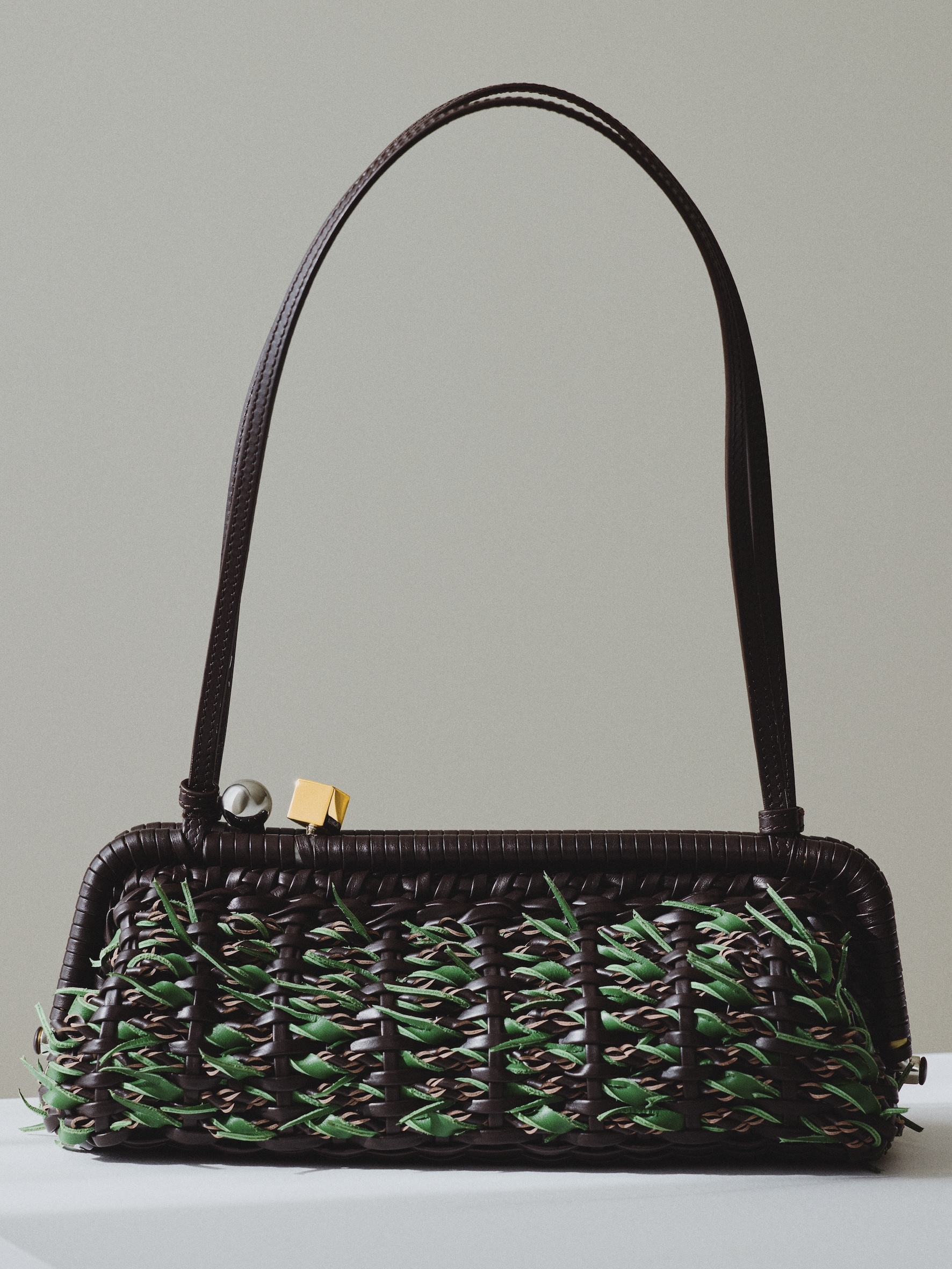 LA GRANDE POCHETTE SALON