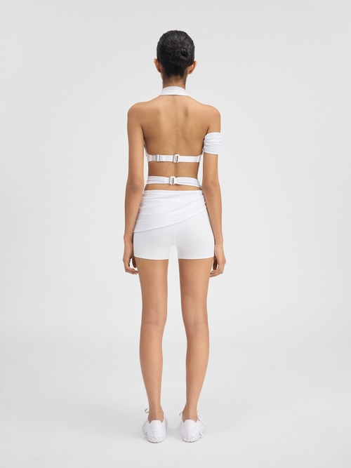 Die JACQUEMUS+NIKE Drap&eacute;-Shorts