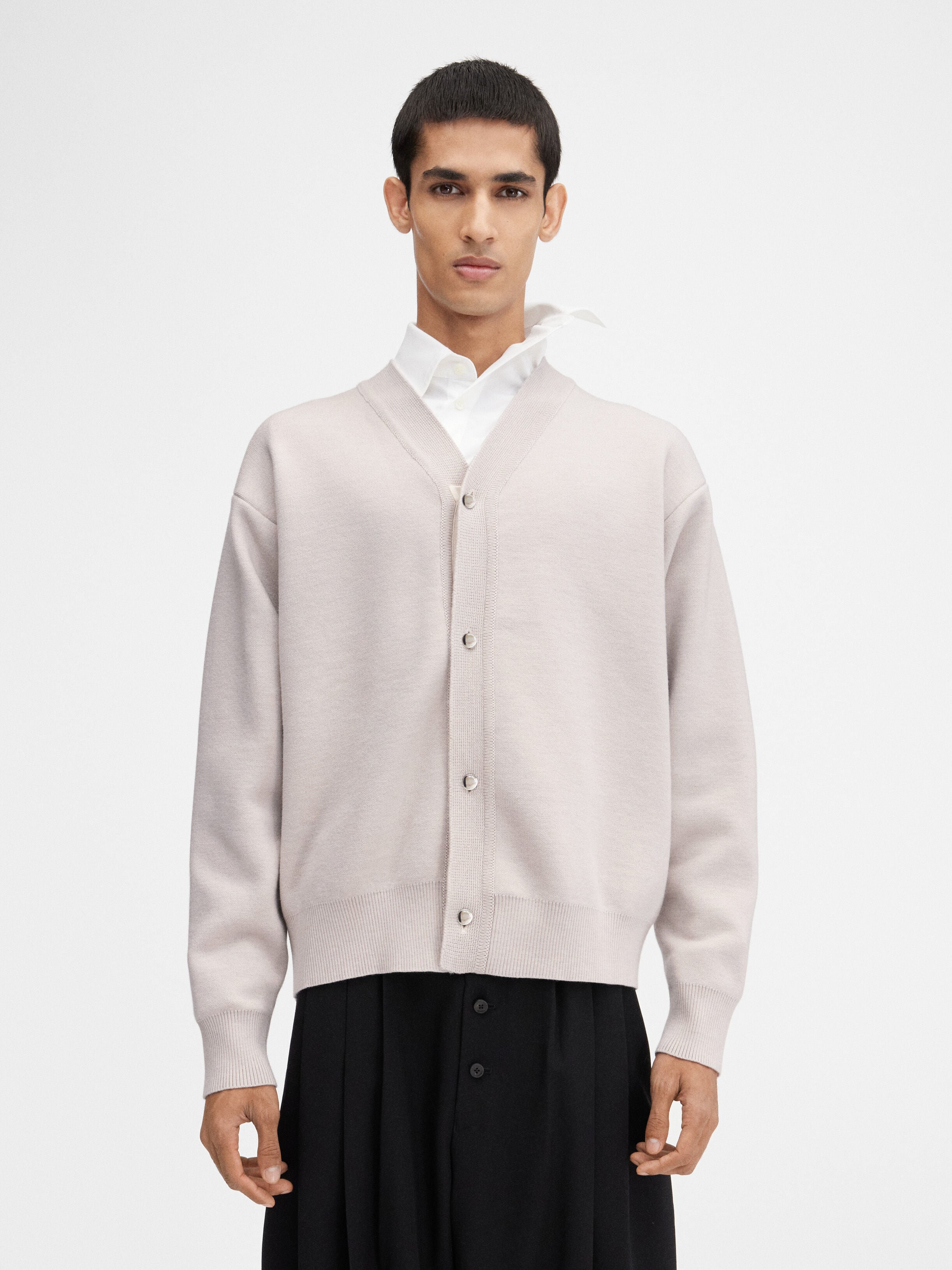 The buttoned cardigan by JACQUEMUS | Official website The buttoned cardigan by JACQUEMUS | Official website