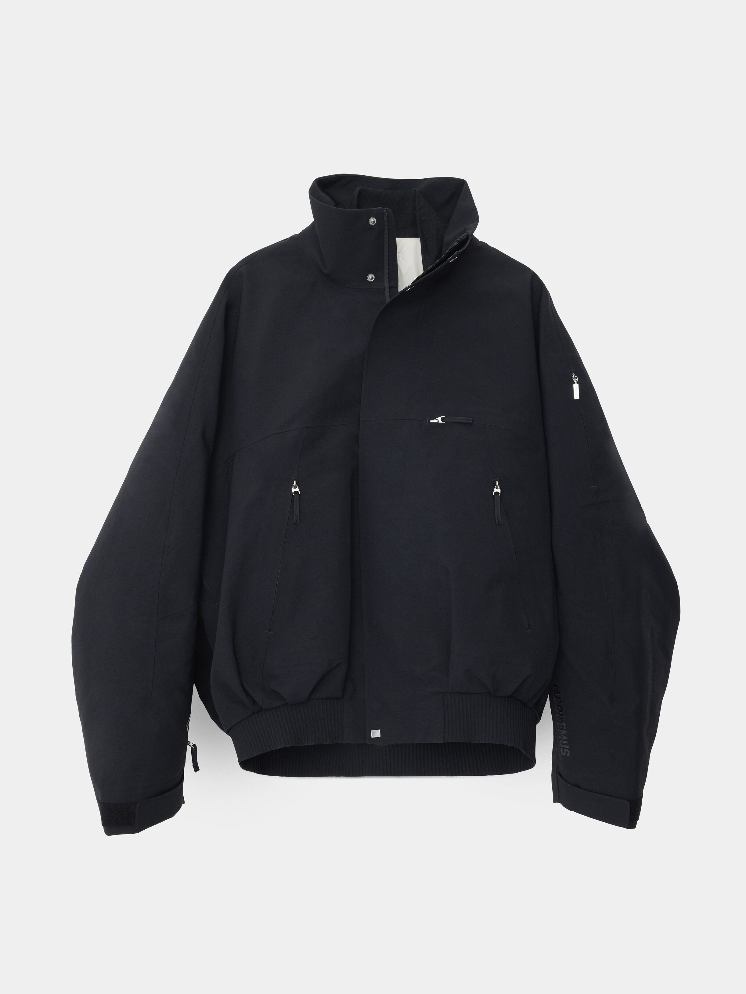 Jacquemus + Nikeのゴアテックスジャケット by JACQUEMUS | Official