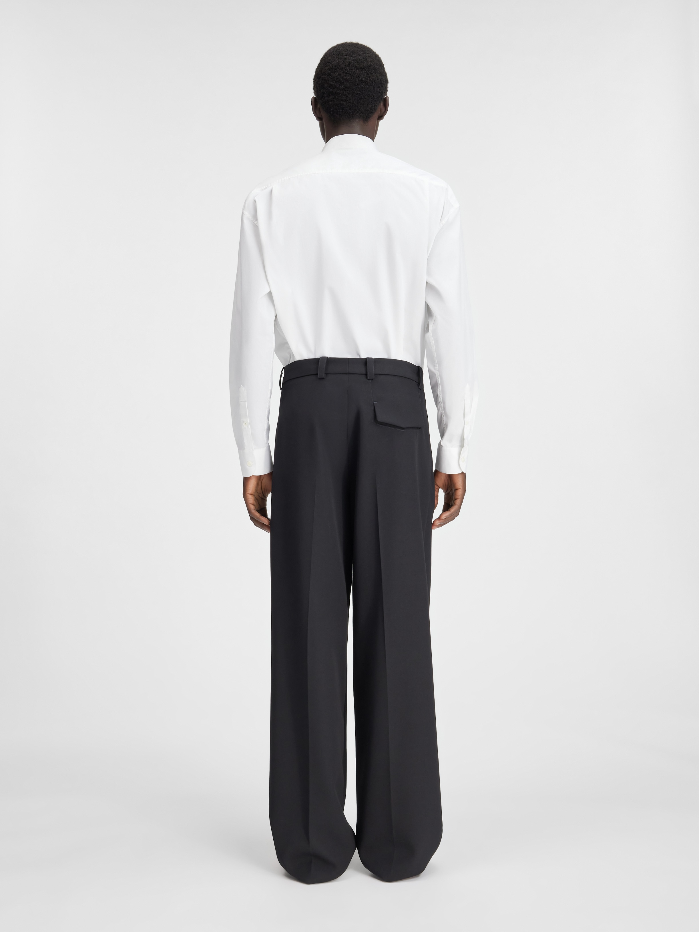 LE PANTALON TITOLO