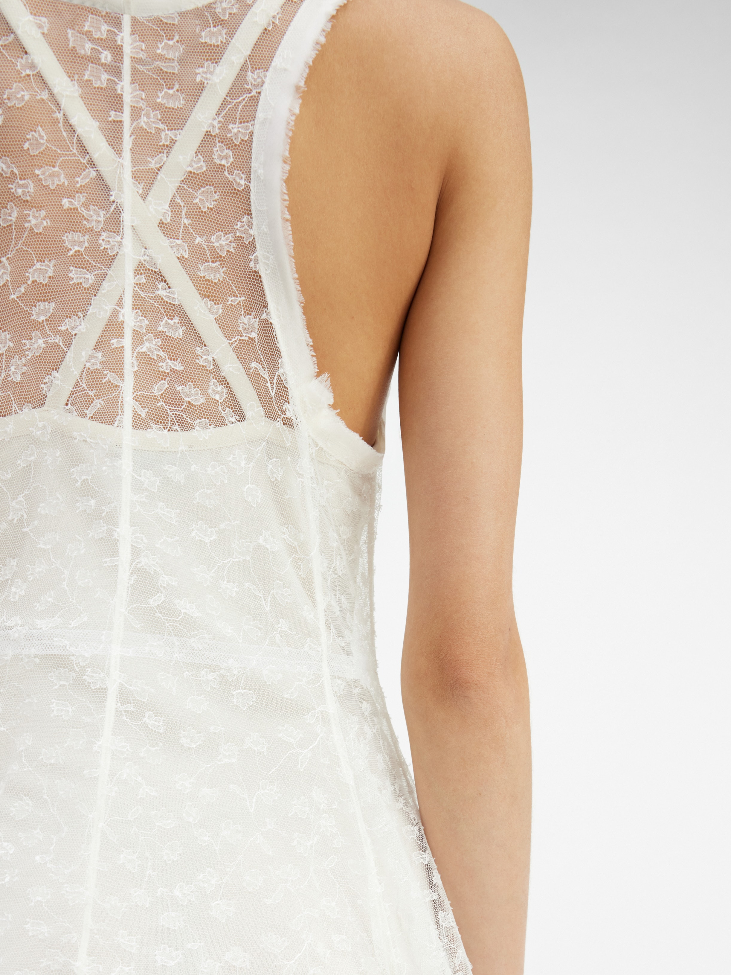 LA ROBE DENTELLE