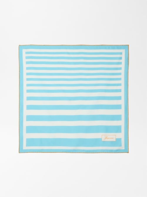 Der gestreifte Schal