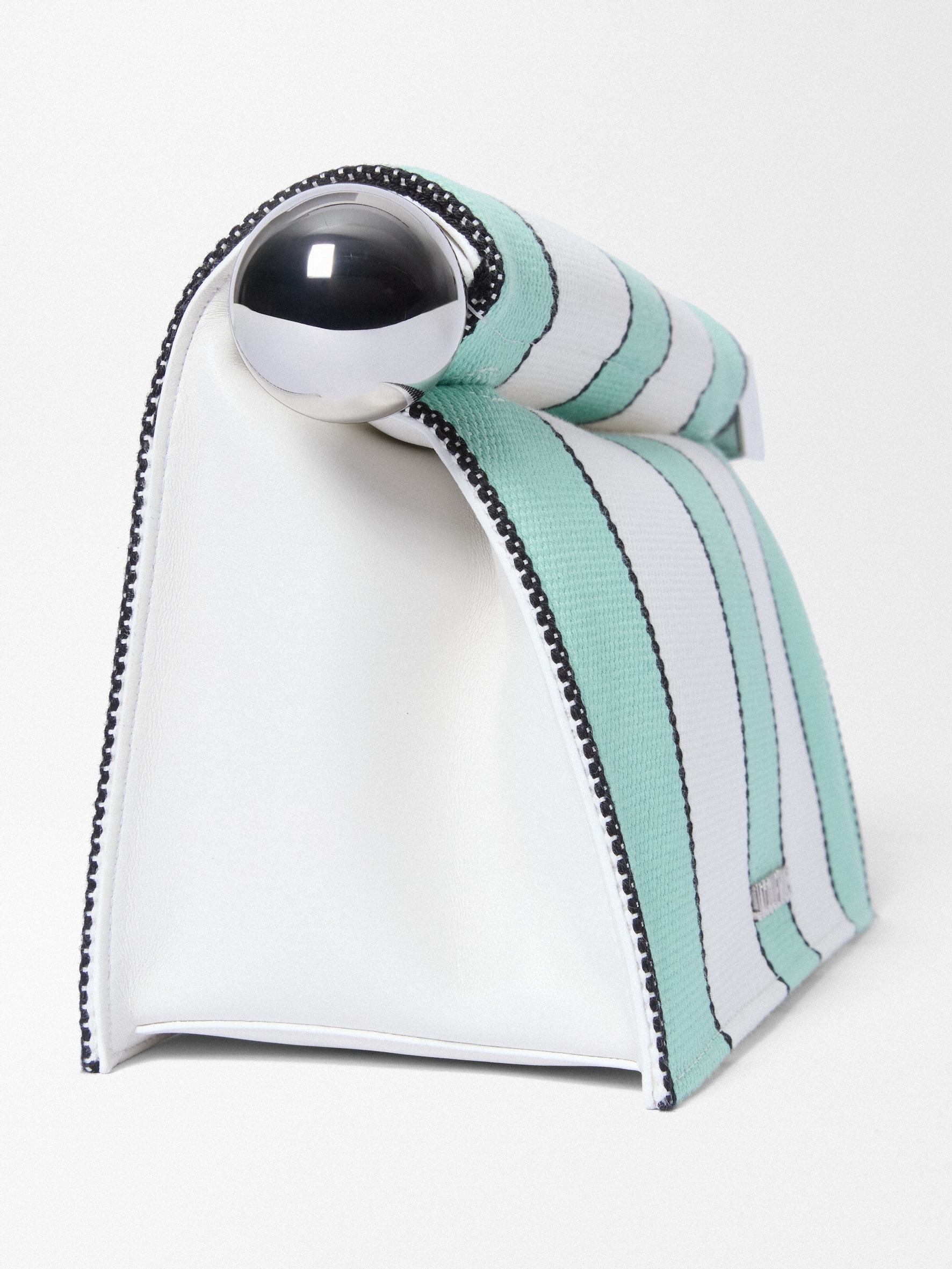 LA POCHETTE ROND CARRE