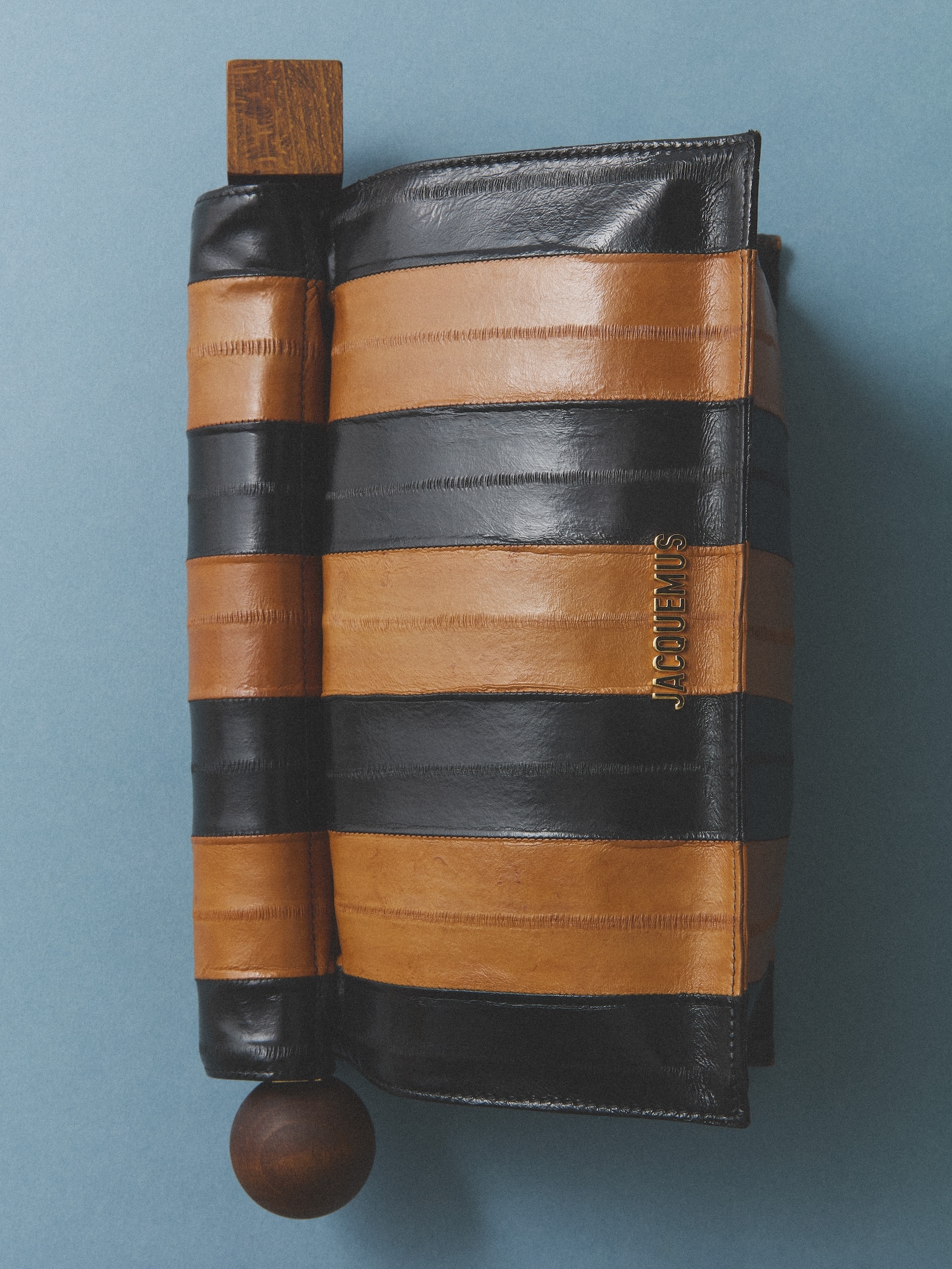 LA POCHETTE ROND CARRE