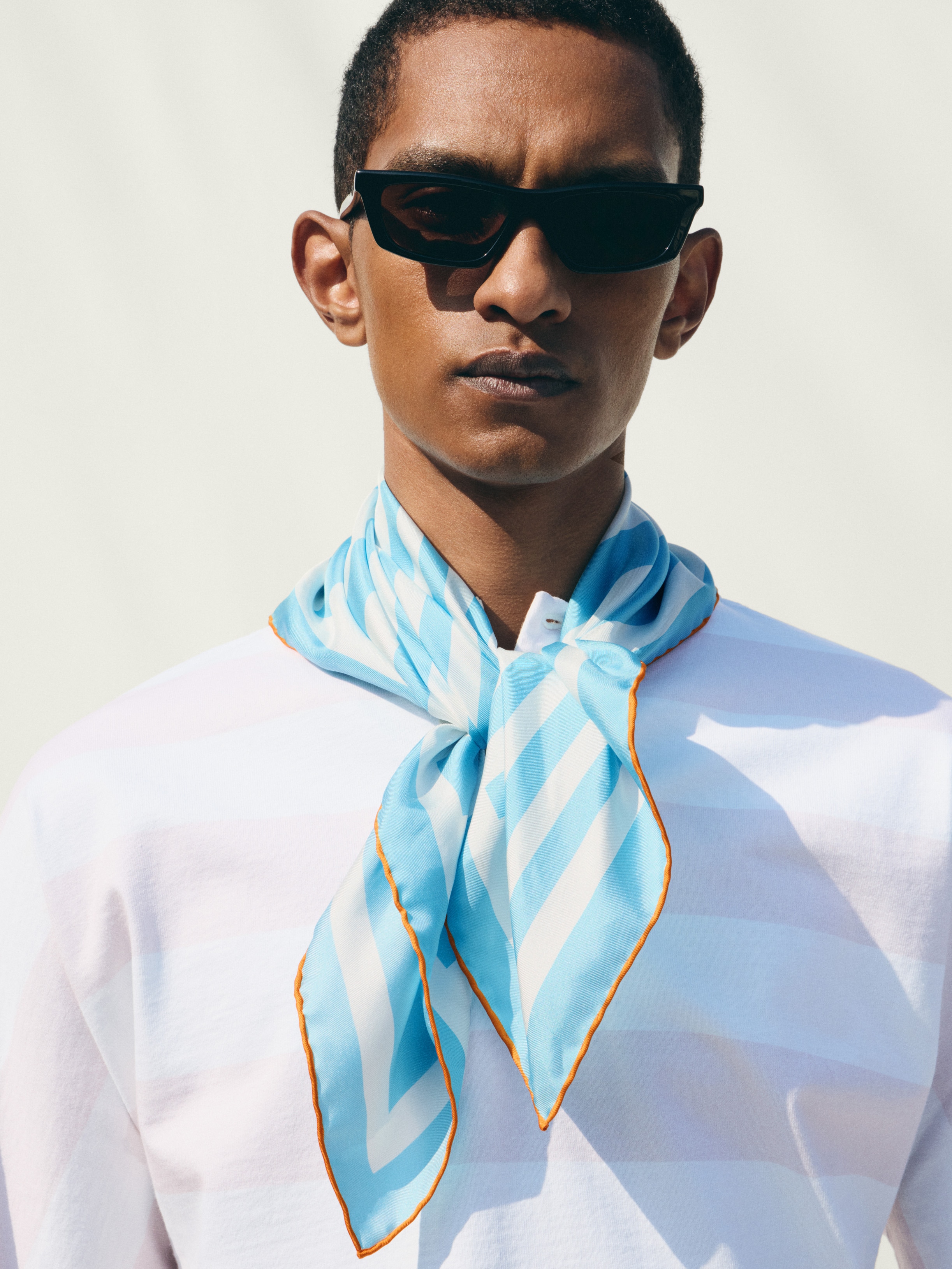 LE FOULARD A RAYURES