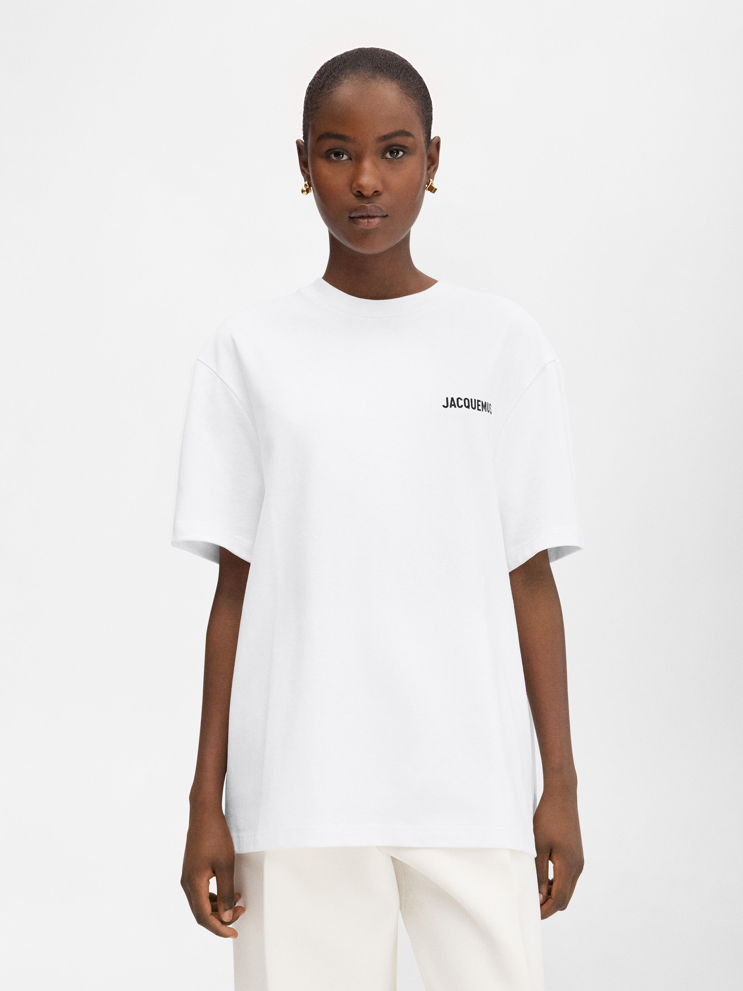 JACQUEMUS ホワイト 半袖Tシャツ Jacquemus embroidered-logo t-shirt | White | FARFETCH