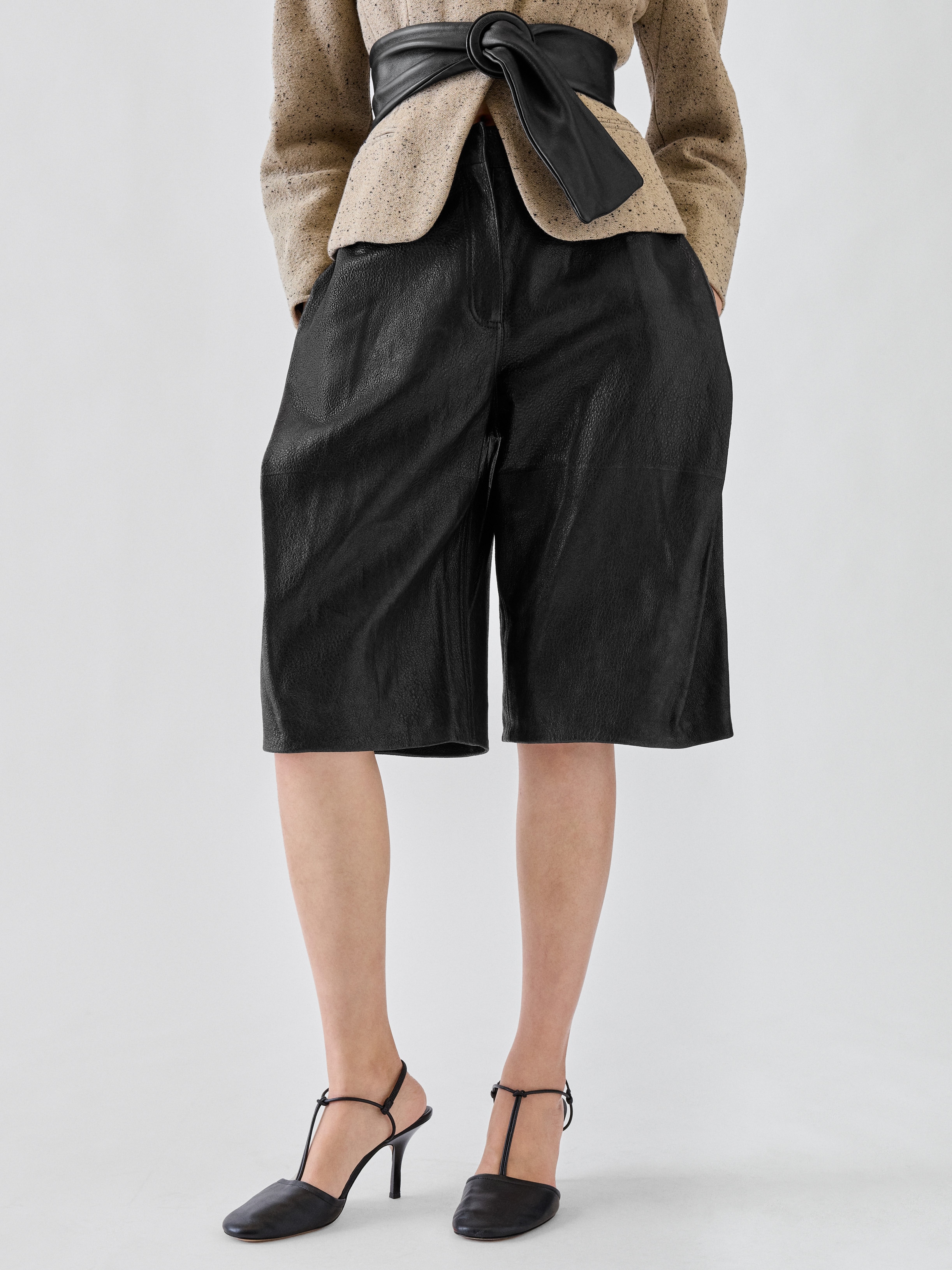 LE SHORT CUBISTO CUIR