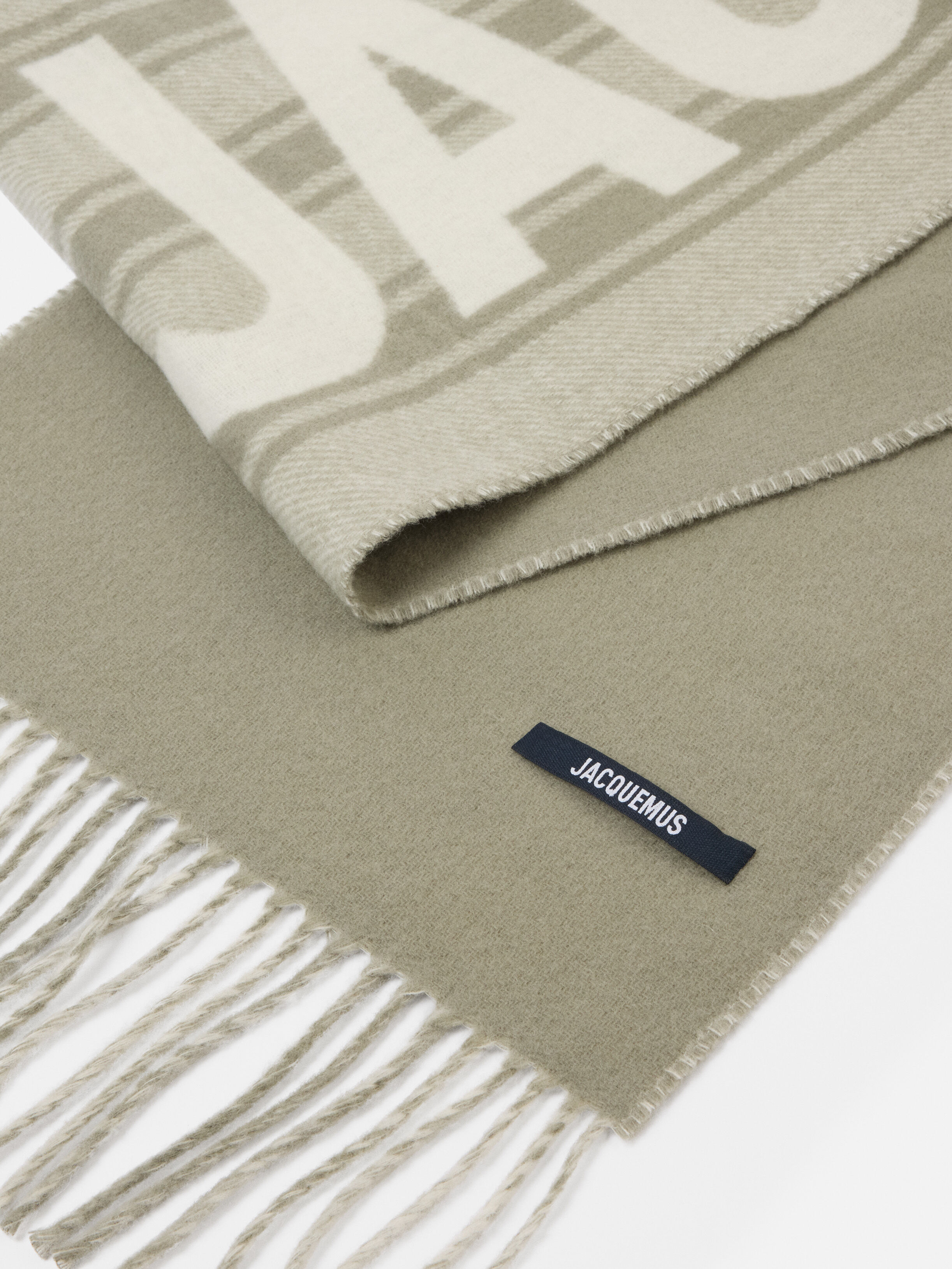 The Jacquemus scarf by JACQUEMUS | Official website