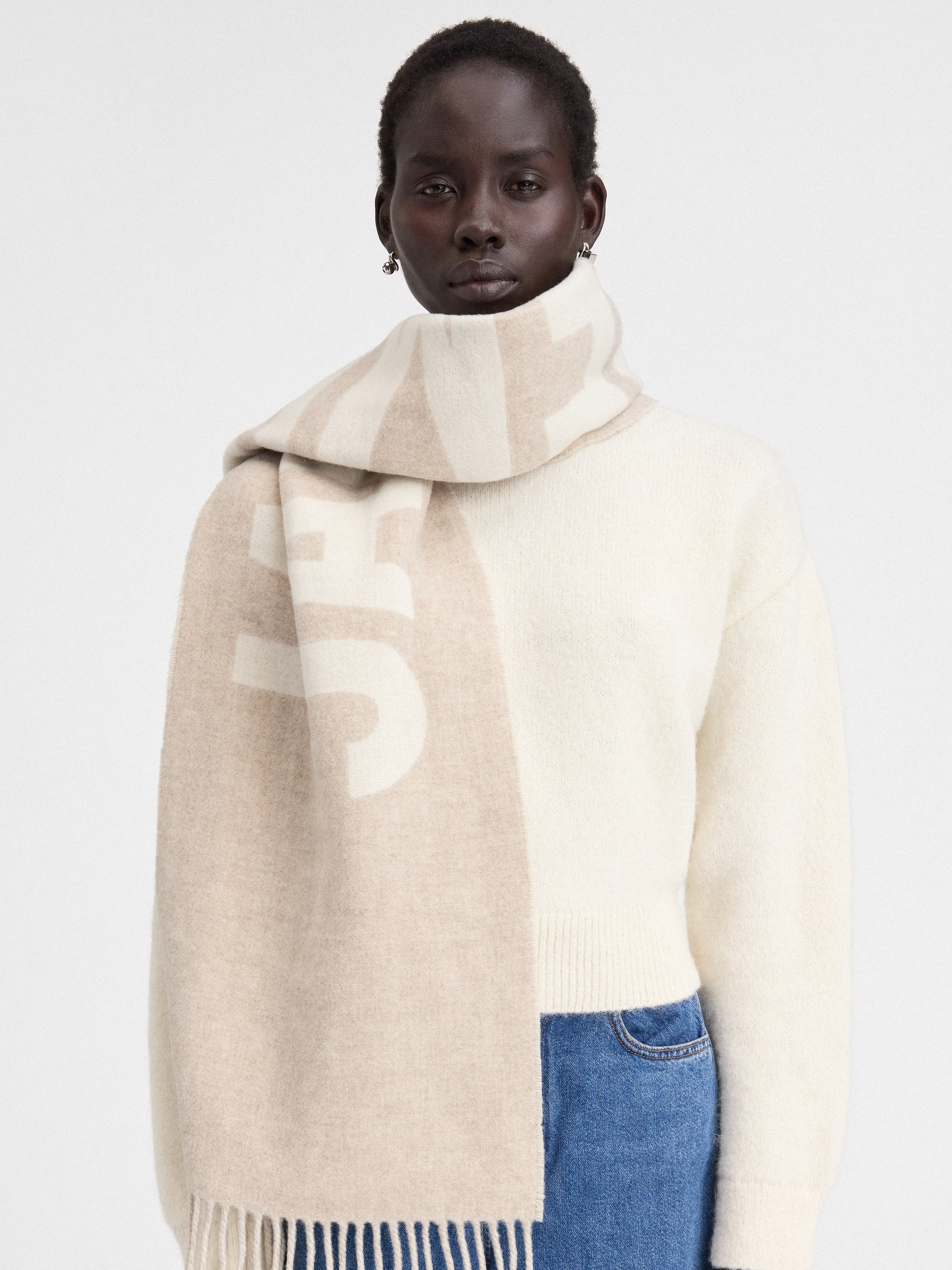 The Jacquemus scarf - LES CLASSIQUES | JACQUEMUS Official Website