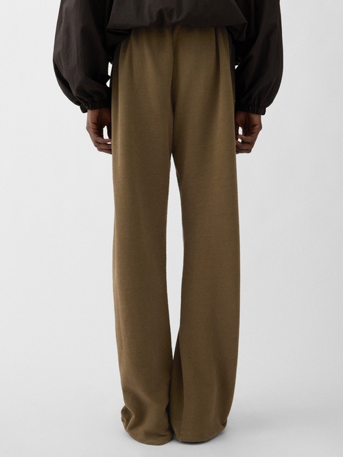 The Rond Carr&eacute; sweatpants