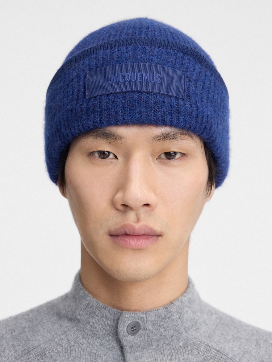 The Gros Grain beanie by JACQUEMUS | Official website display picture 1