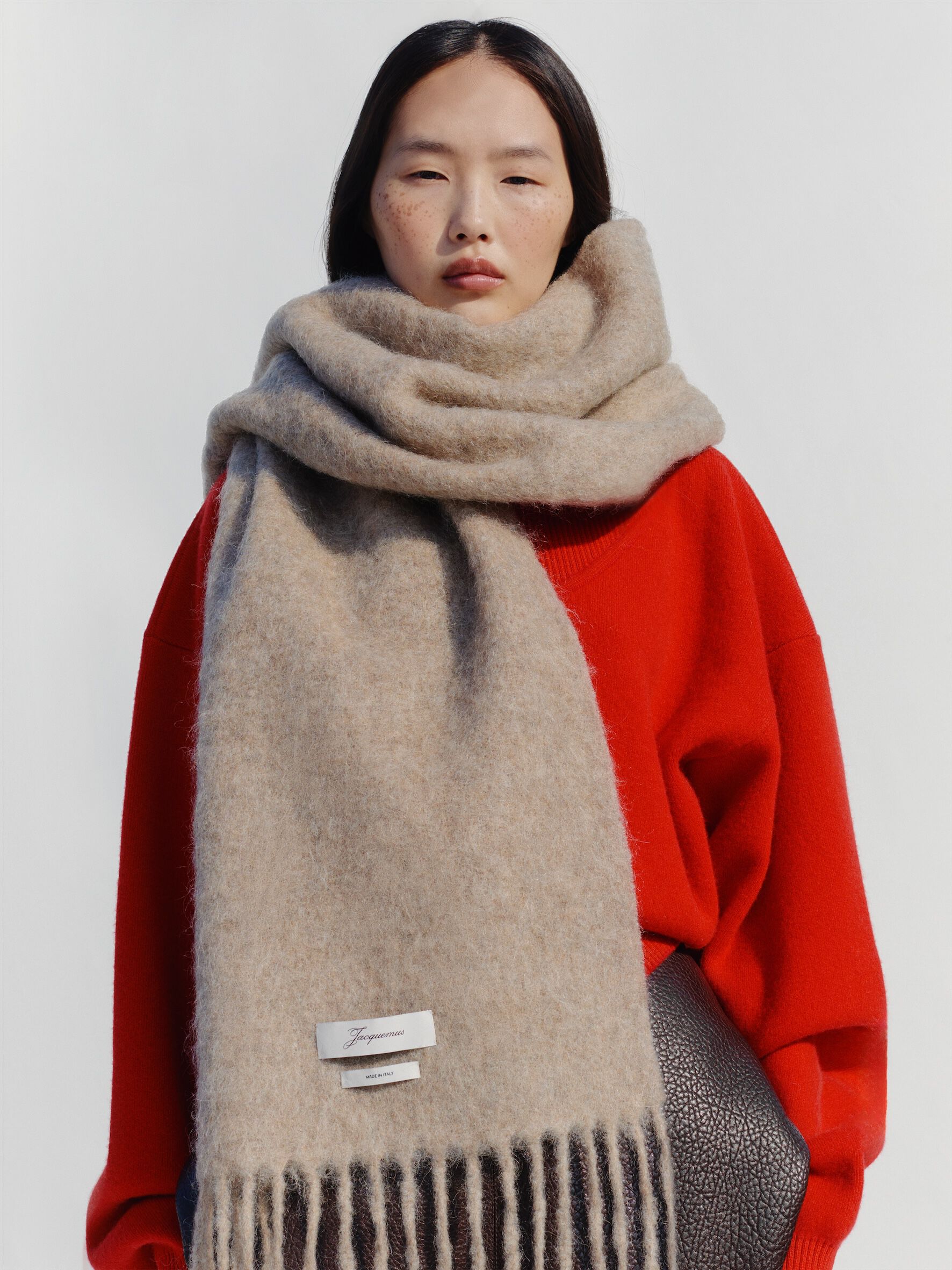 The Carro scarf by JACQUEMUS | Official website