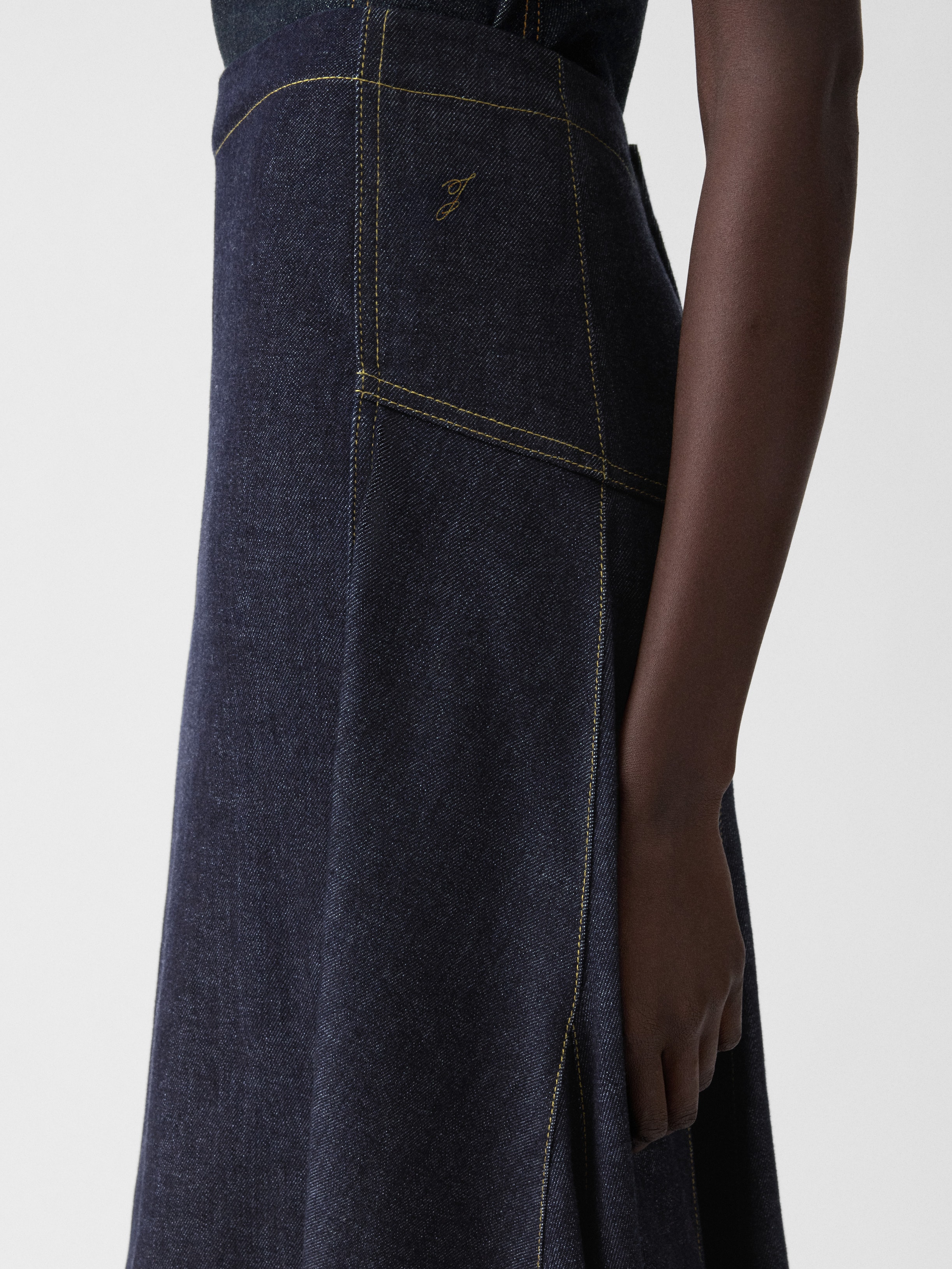 LA JUPE DE-NIMES LAVOIR