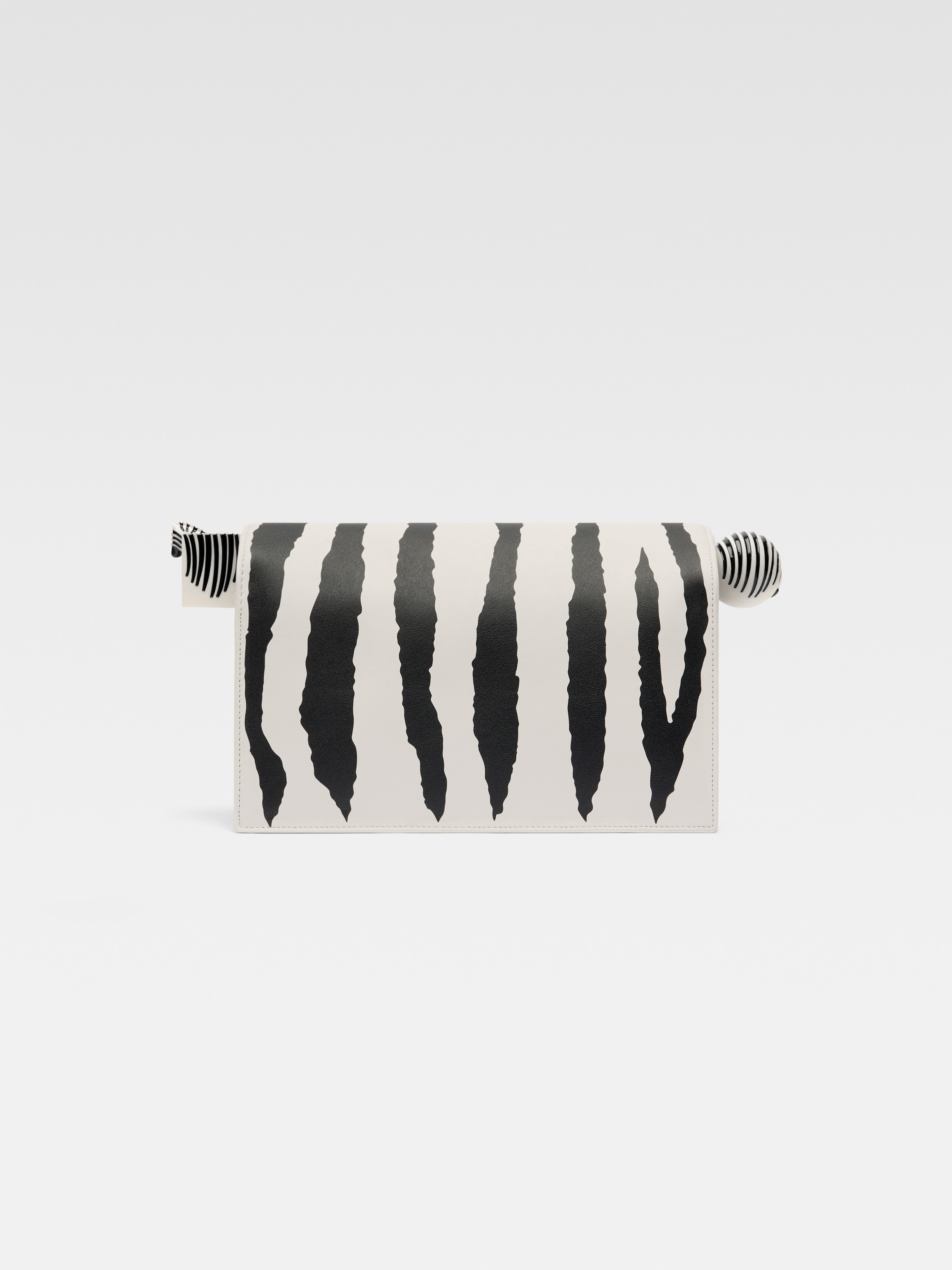LA POCHETTE ROND CARRE
