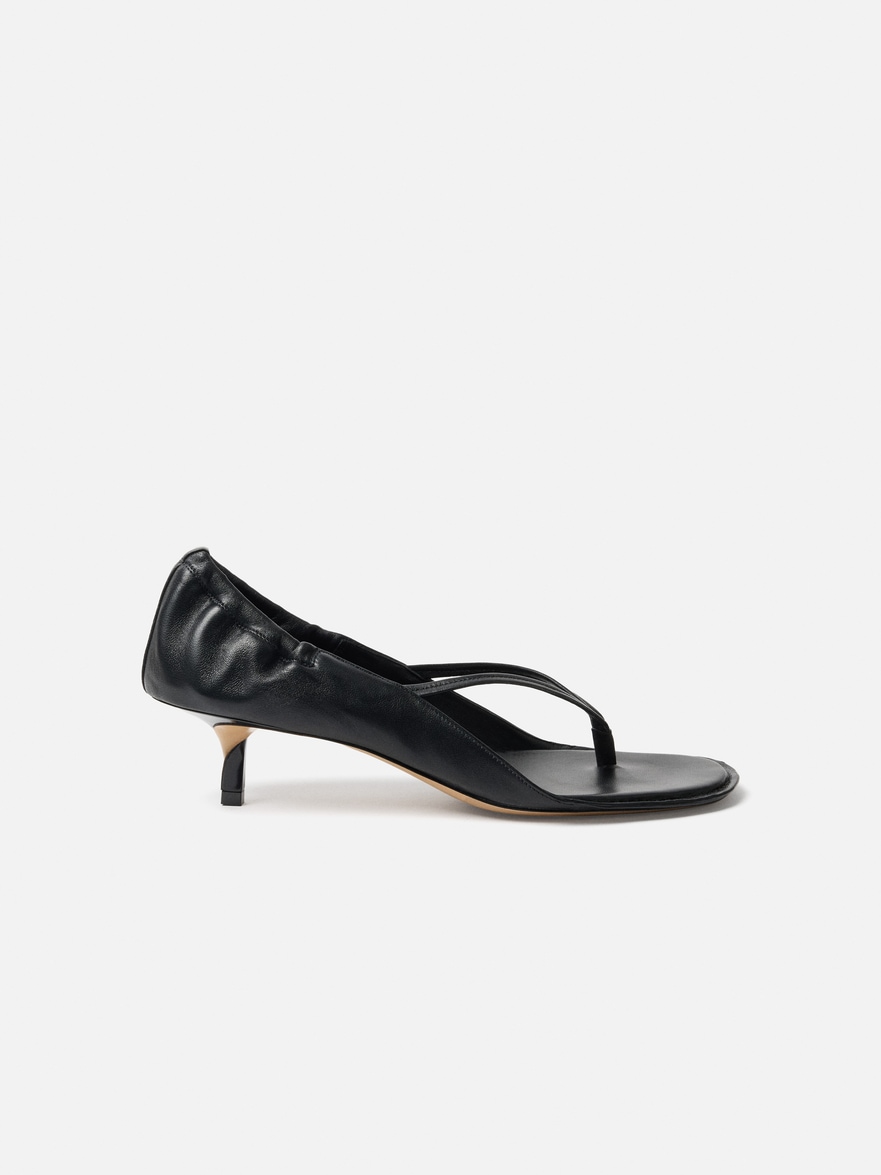 Jacquemus The Low Sandals In Black