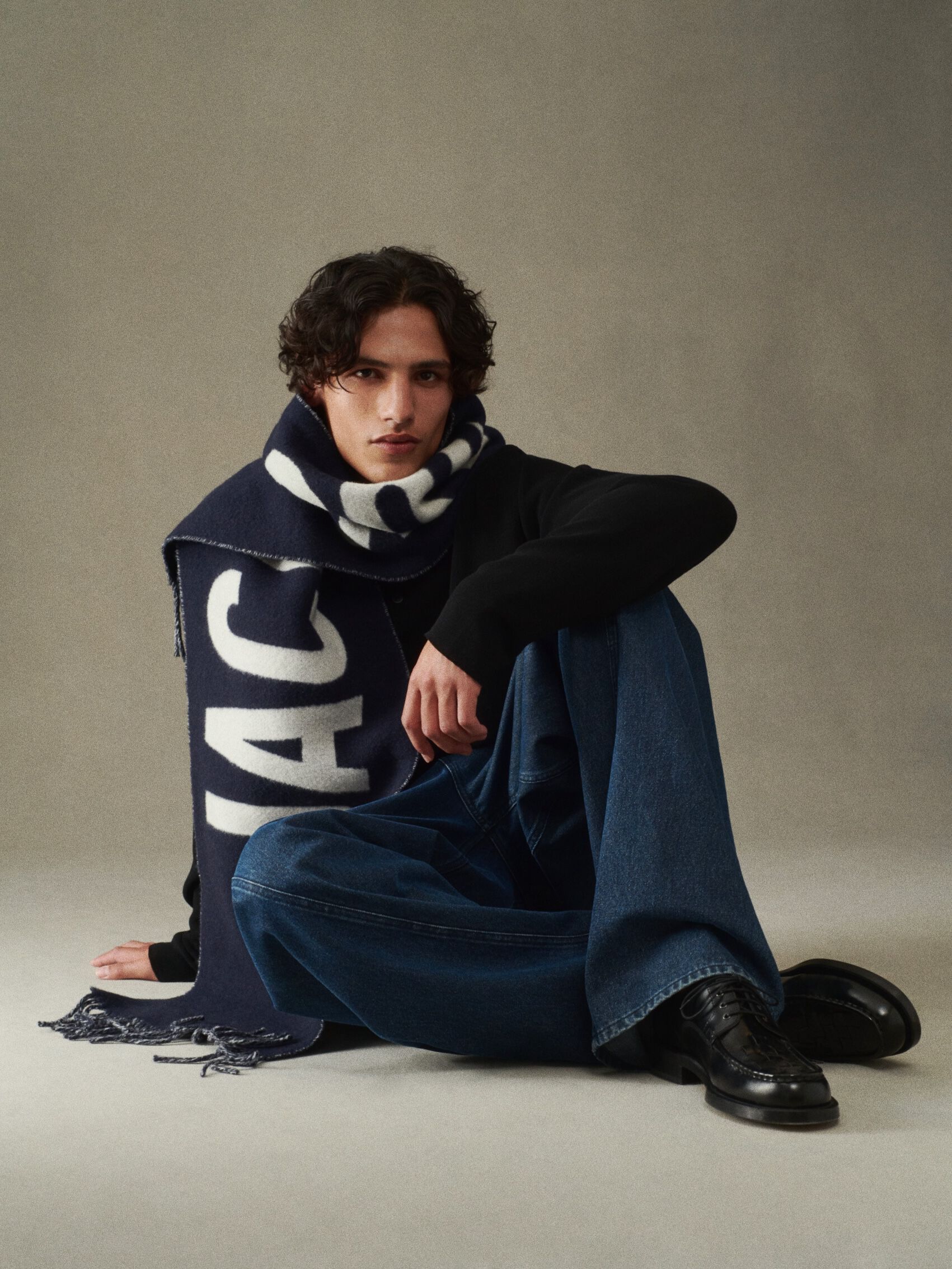 未使用 JACQUEMUS ジャックムス ロゴスカーフ Navy Jacquemus スカーフ by JACQUEMUS | Official website