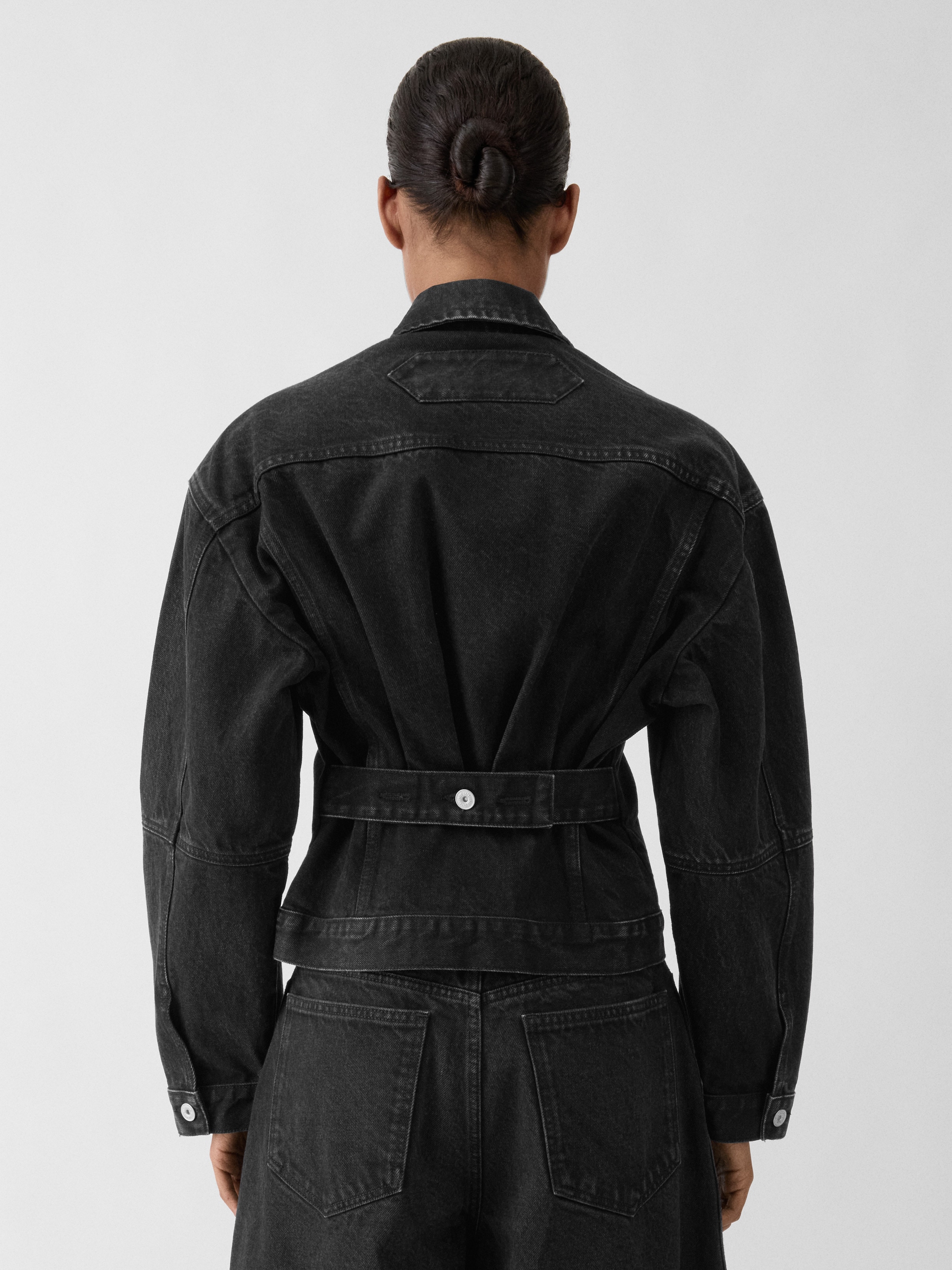 LA VESTE DE-NIMES