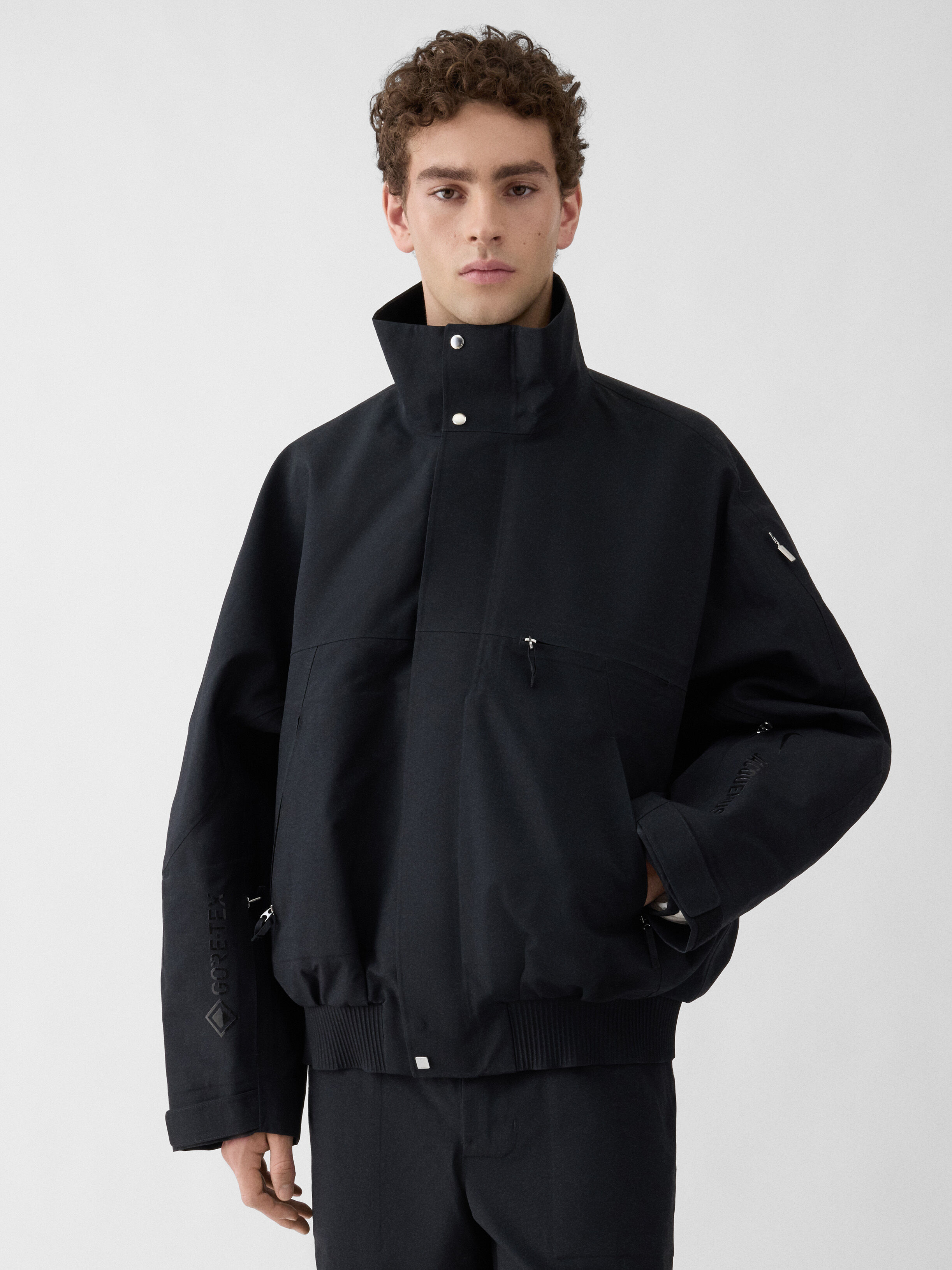 Jacquemus + Nikeのゴアテックスジャケット by JACQUEMUS | Official