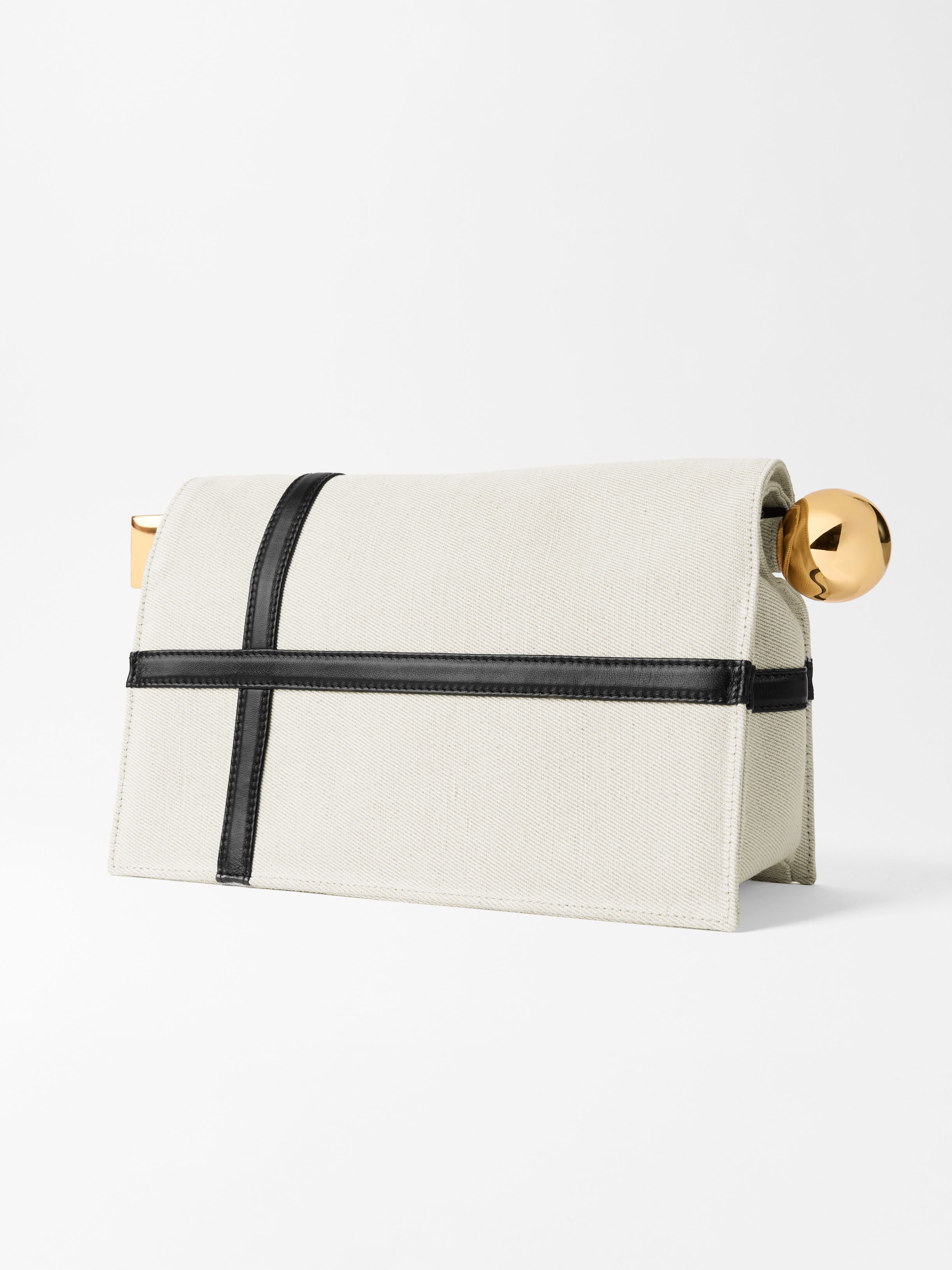 LA POCHETTE ROND CARRE