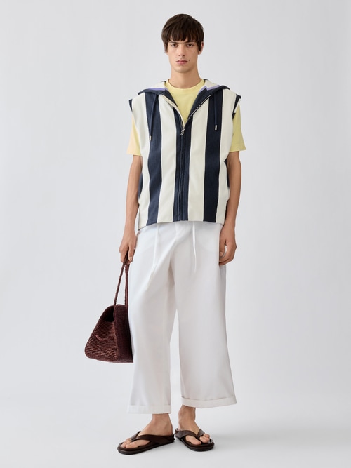 Die Marini&egrave;re Weste mit Kapuze